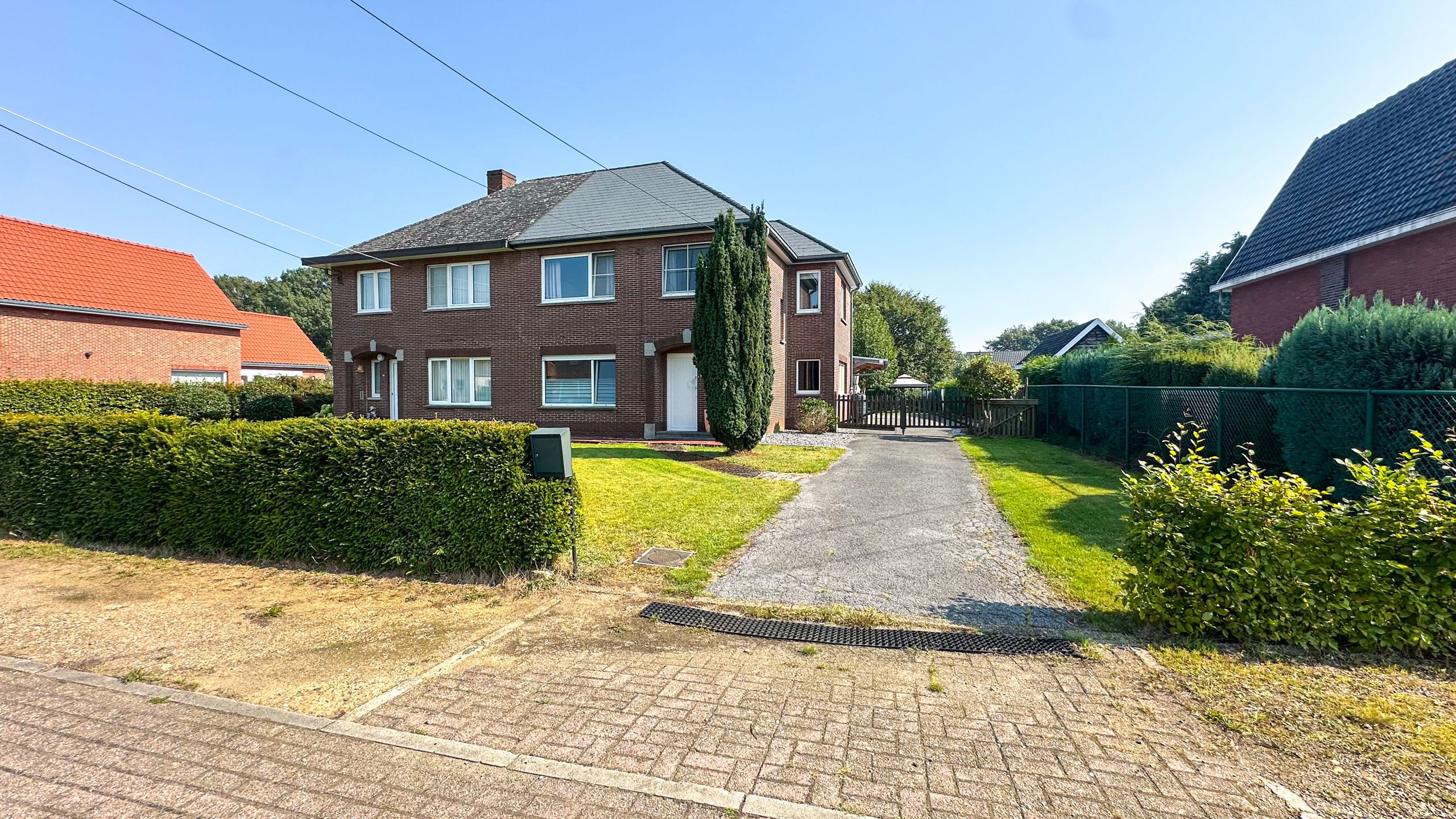 Instapklare woning met woonopp. van 309m² te Houthalen! foto 32