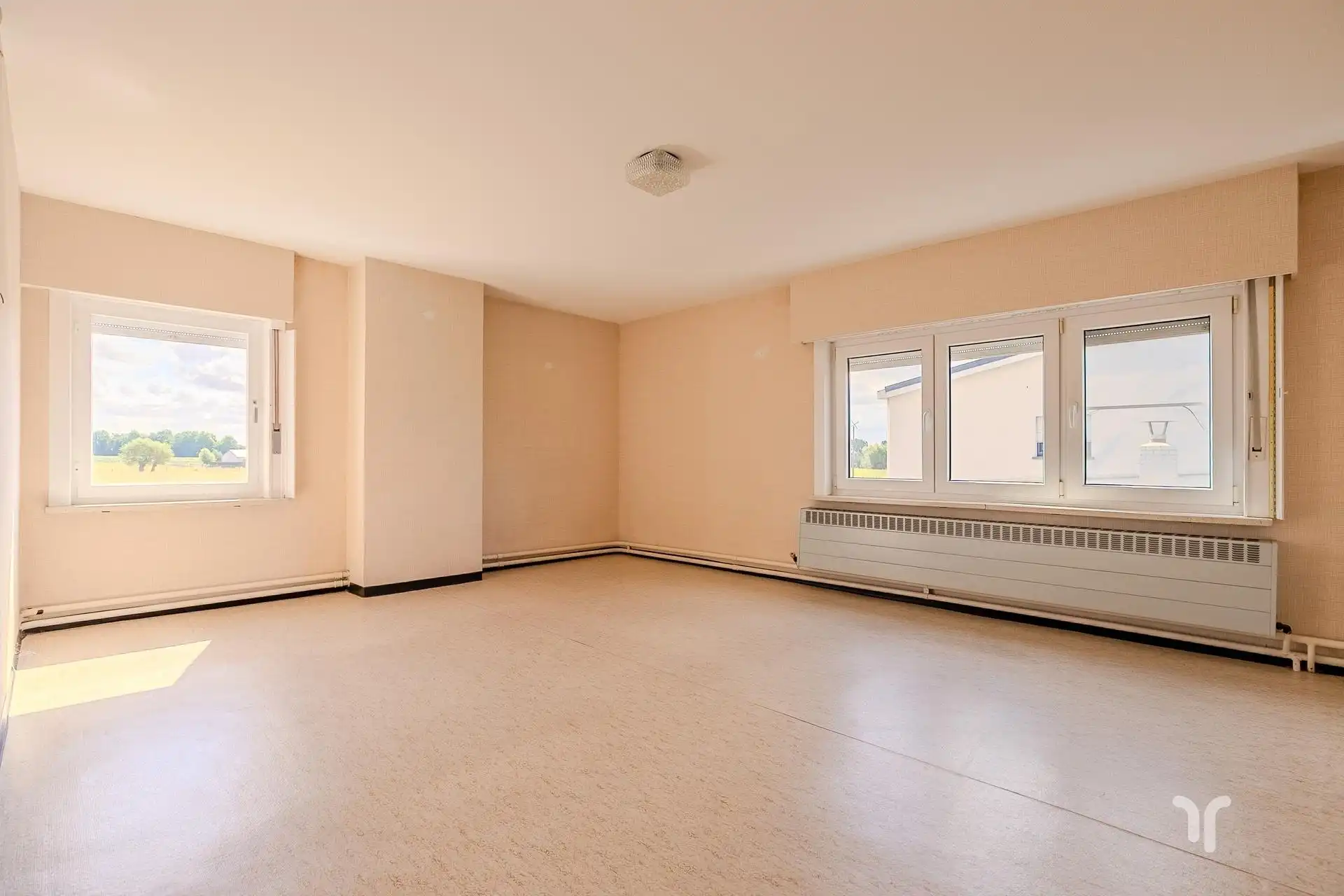 Verzorgde, karaktervolle open bebouwing met 4 slaapkamers met prachtig open zicht. foto 10