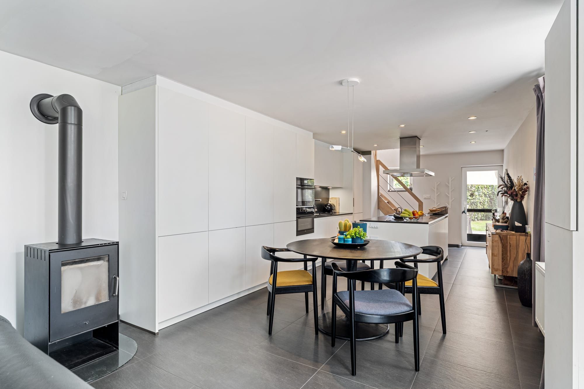 Knappe instapklare woning in het centrum van Zoutleeuw met 2 slaapkamers! foto 3