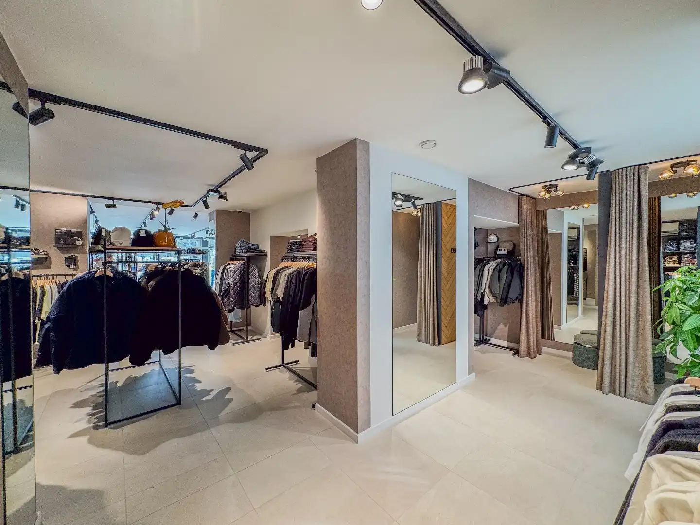 Handelsgelijkvloers (150m²) op commerciële toplocatie. foto 10