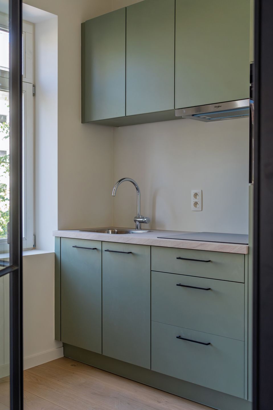 Gerenoveerd appartement met balkon aan Gent Sint-Pieters foto 6