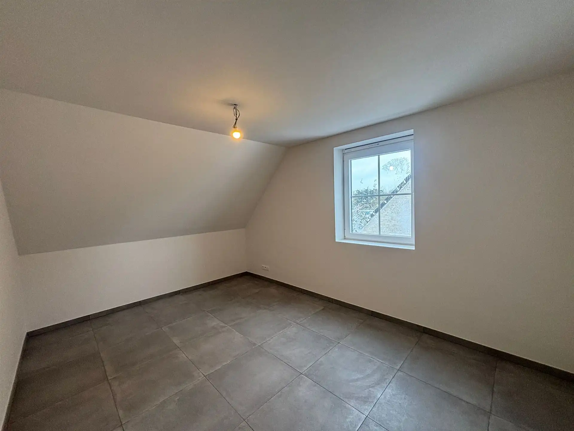 Rustiggelegen, hoogwaardig afgewerkte nieuwbouwwoning nabij het centrum! foto 12