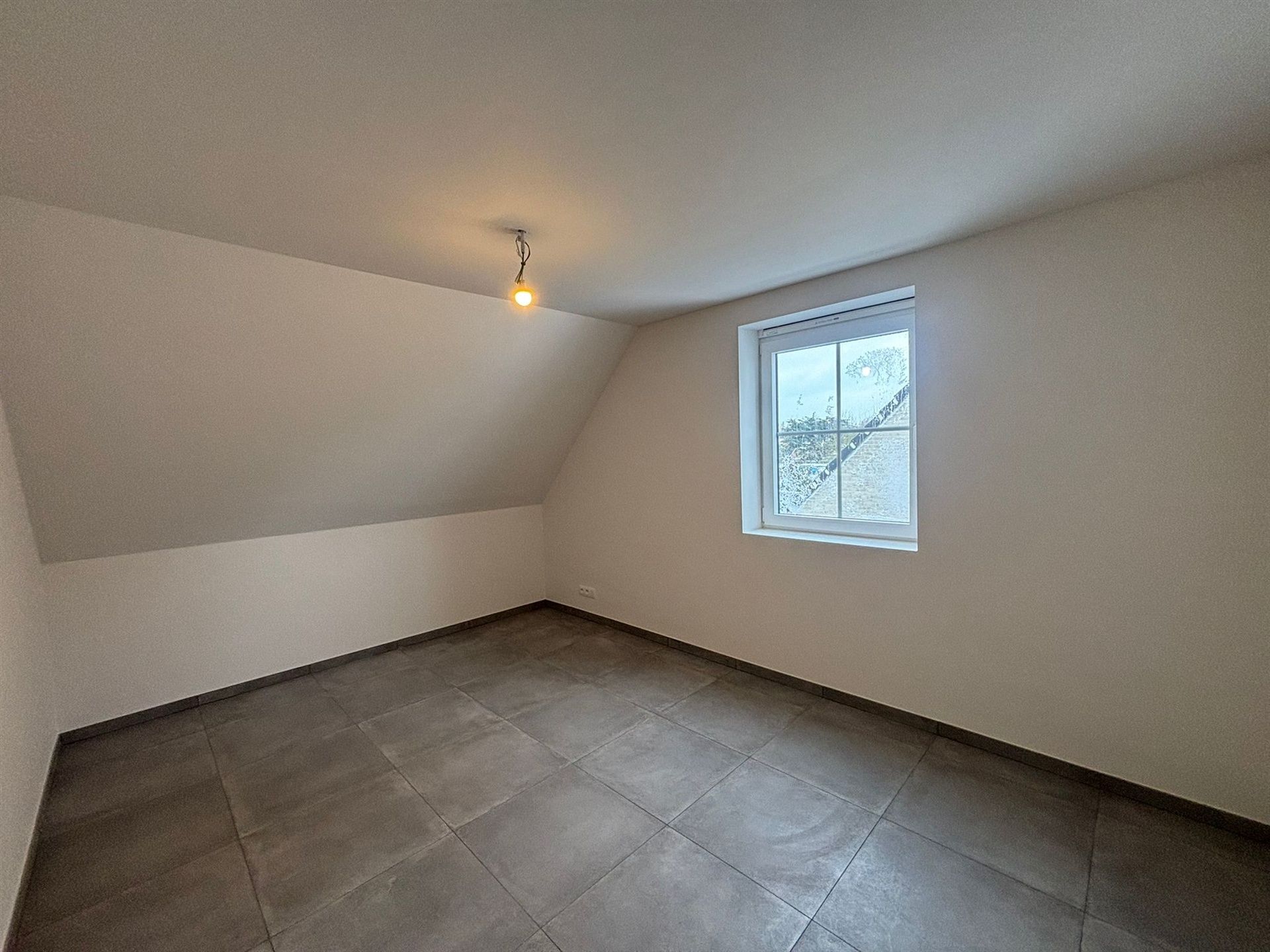 Rustiggelegen, hoogwaardig afgewerkte nieuwbouwwoning nabij het centrum! foto 12