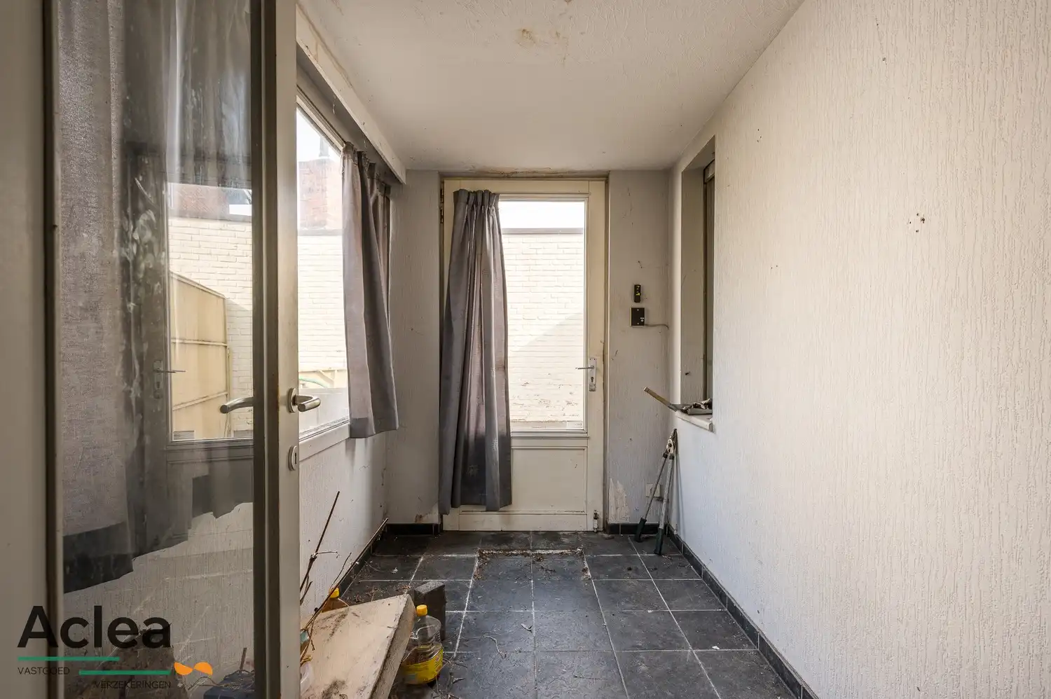 Te renoveren woning met grote magazijnruimte en veel potentieel foto 18