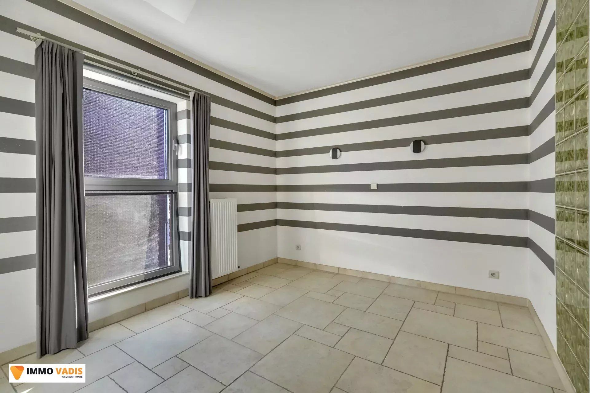 Ruim appartement met twee slaapkamers, terras en ondergrondse parkeerplaats foto 5