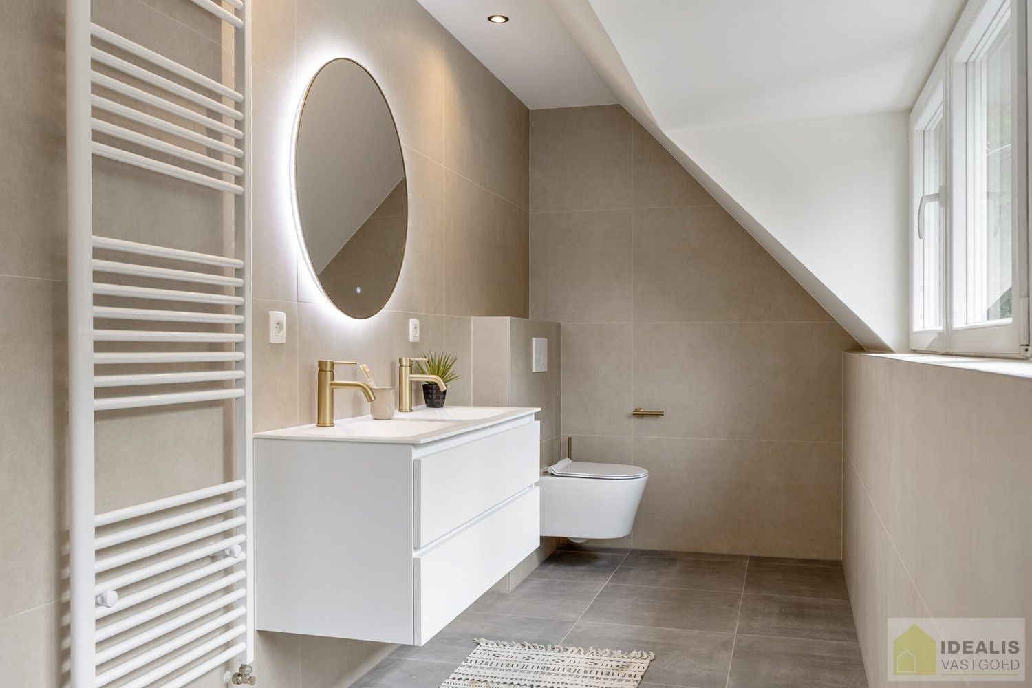 PRACHTIG GELEGEN EN INSTAPKLARE VILLA IN NIEUWBOUWSTAAT! foto 32