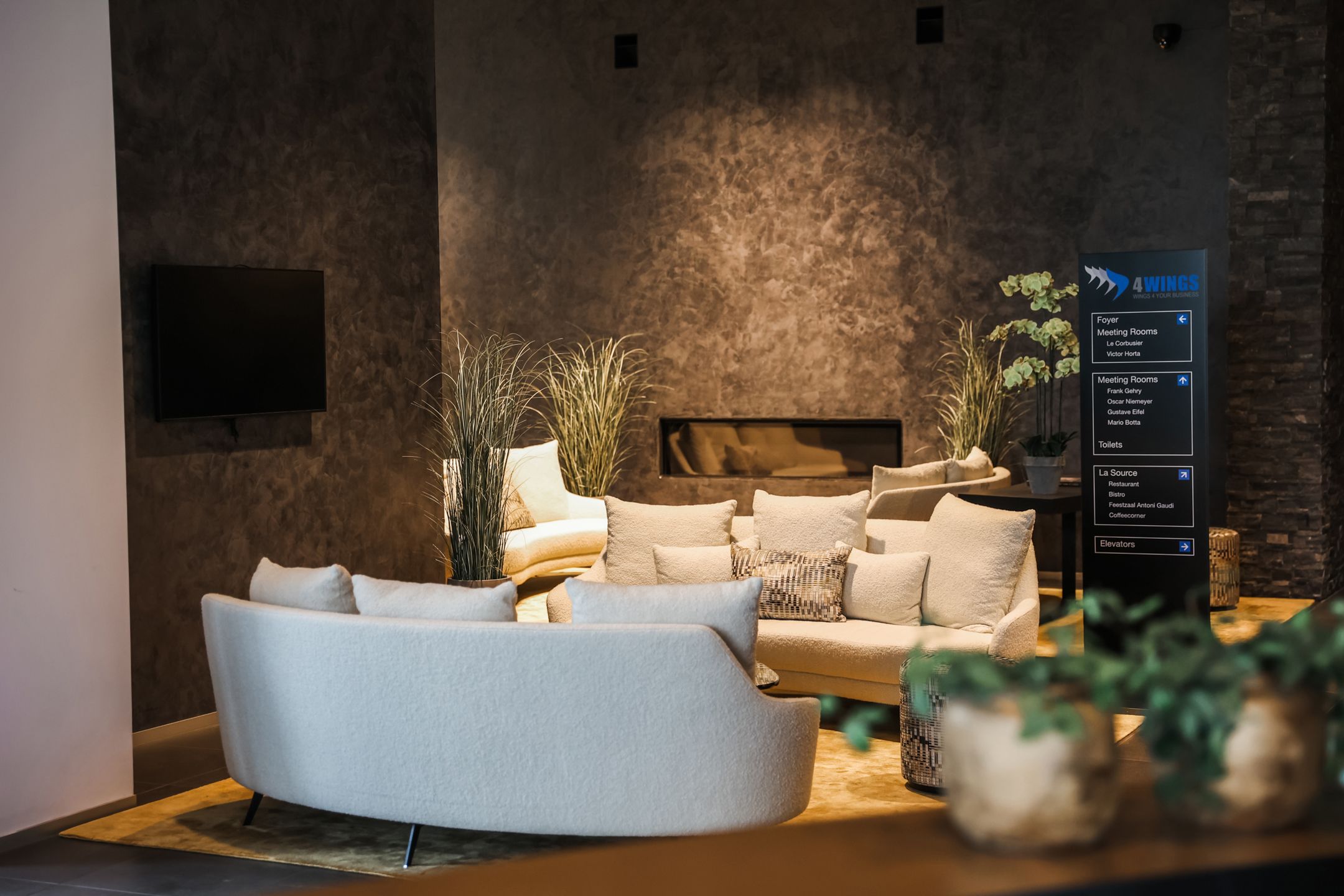 Ruim en Licht Kantoor met Uitzicht op de E313 foto 6