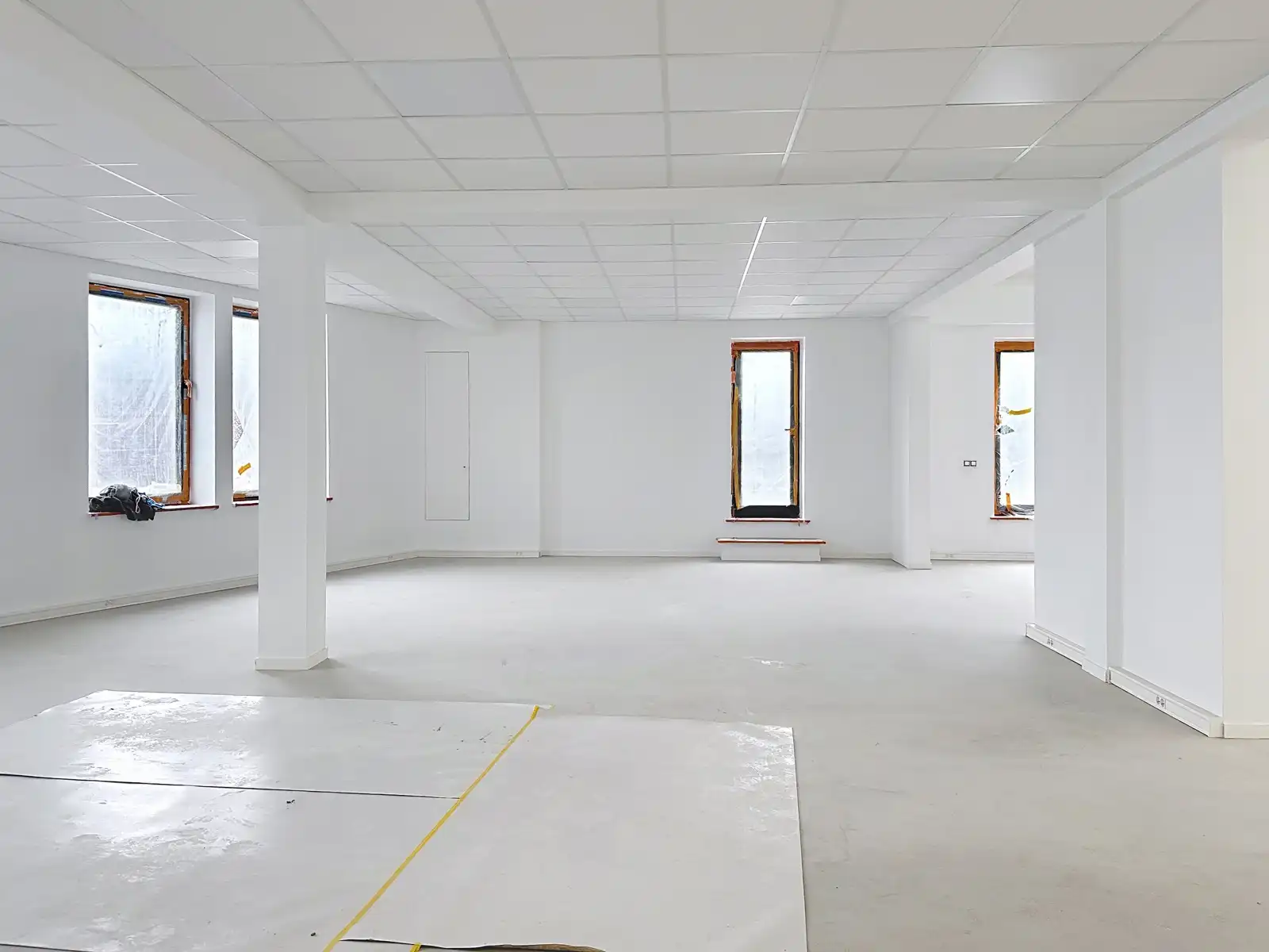 Activiteits- of opslagruimte op een toplocatie nabij de A12 foto {{pictureIndex}}