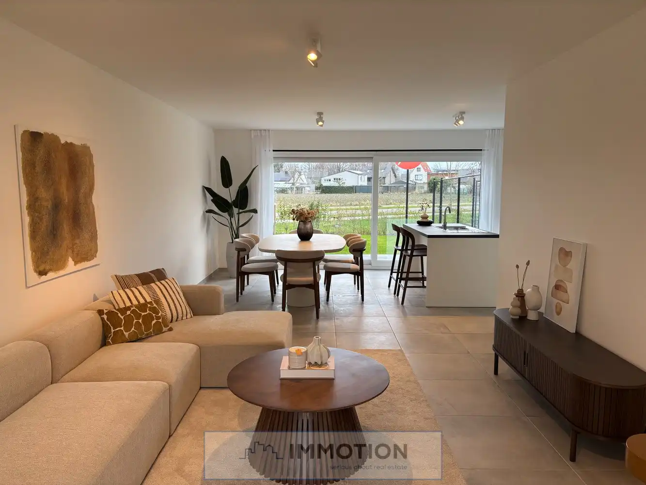 SEIZOENSWIJK - Investeer zorgeloos in knap wonen in Kuurne - GEGARANDEERDE HUURINKOMSTEN foto {{pictureIndex}}