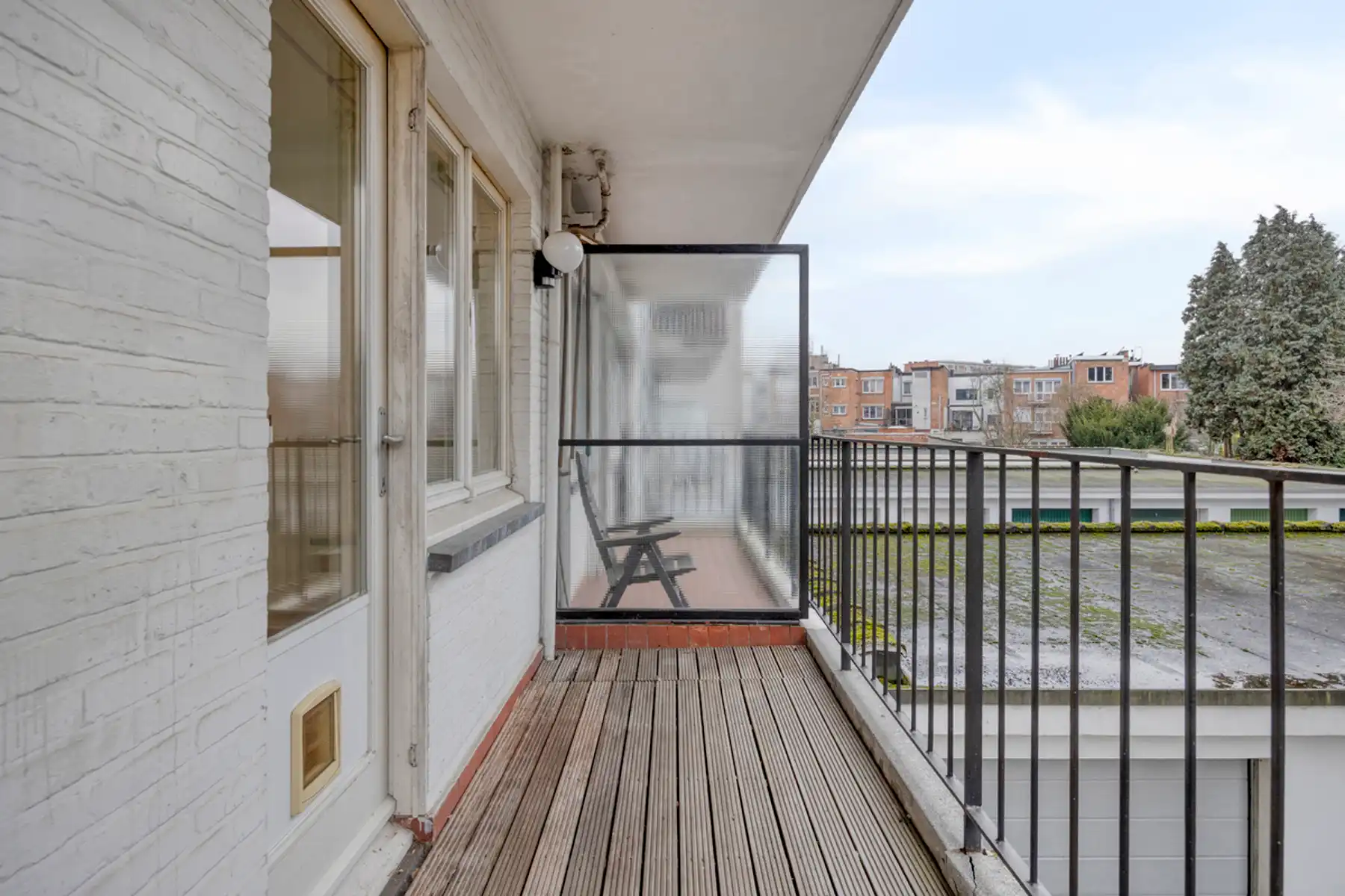 Ruim en lichtrijk appartement met 2 slaapkamers. foto 15