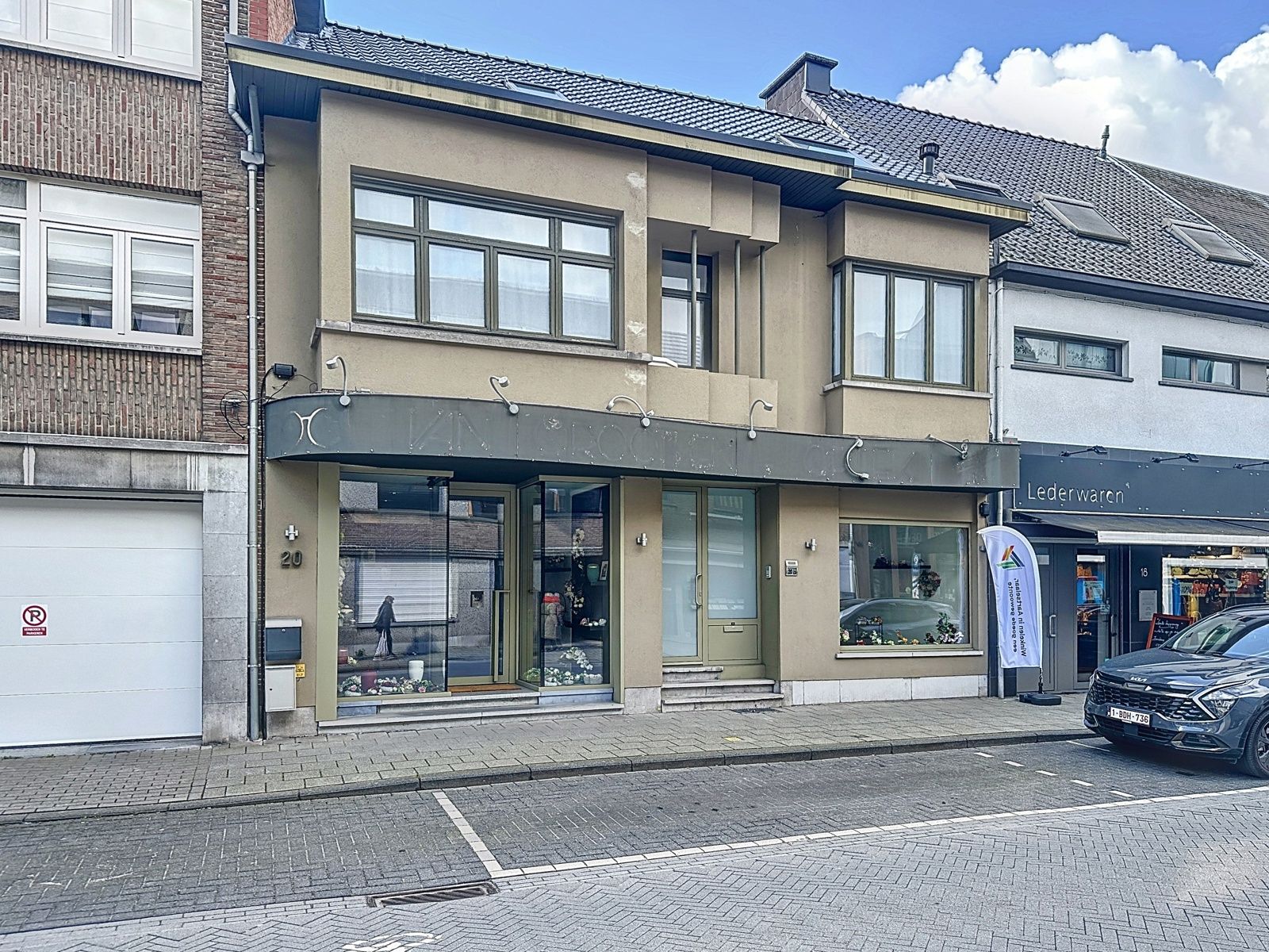 Handelsruimte centraal in winkelstraat foto 7