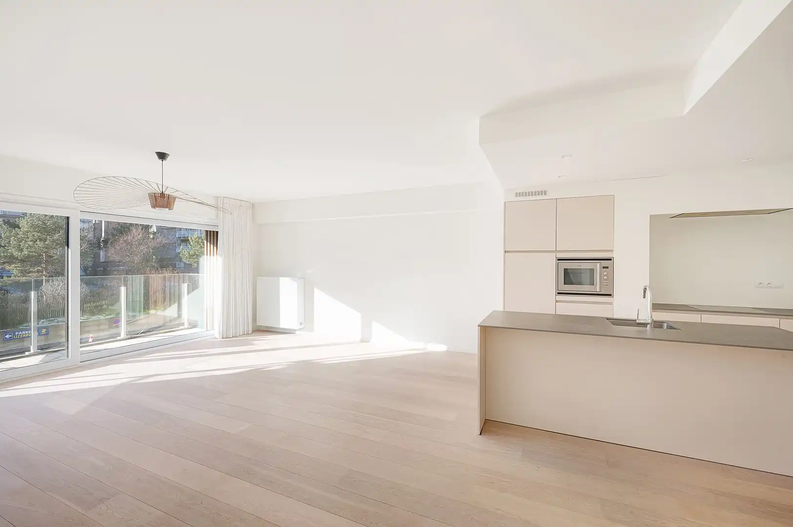 Instapklaar appartement, in het commerciële centrum van Knokke en vlakbij de zee. foto 7