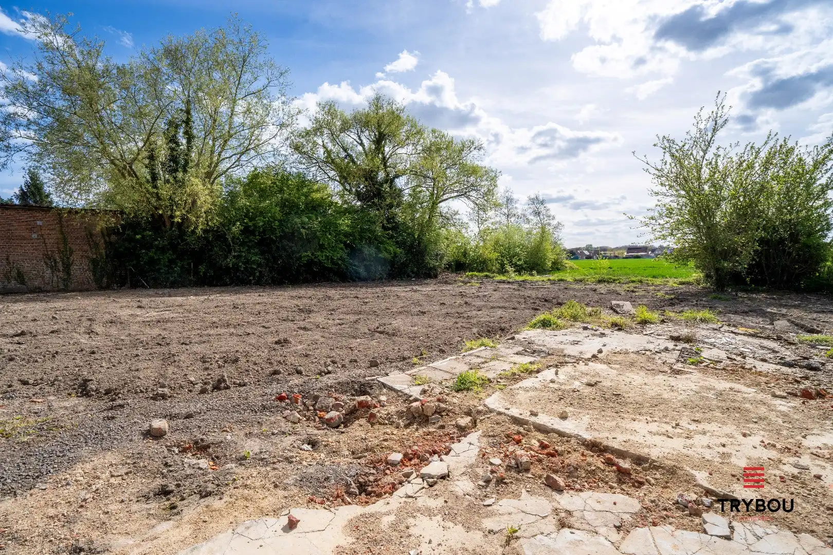 Te renoveren alleenstaande woning op een ruim perceel van 896m² in Houthulst foto 3