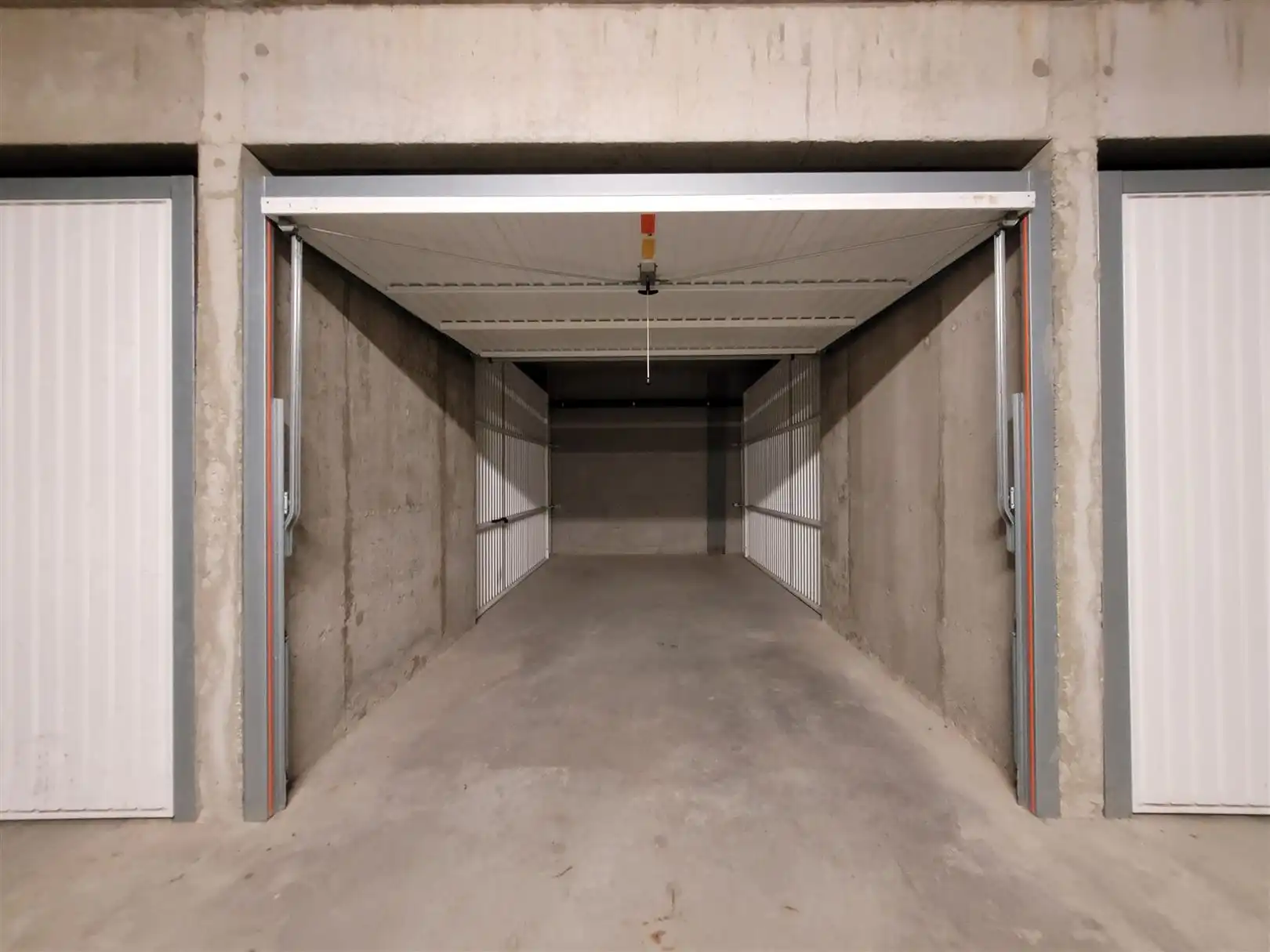Afgesloten garagebox in centrum Westende foto 3