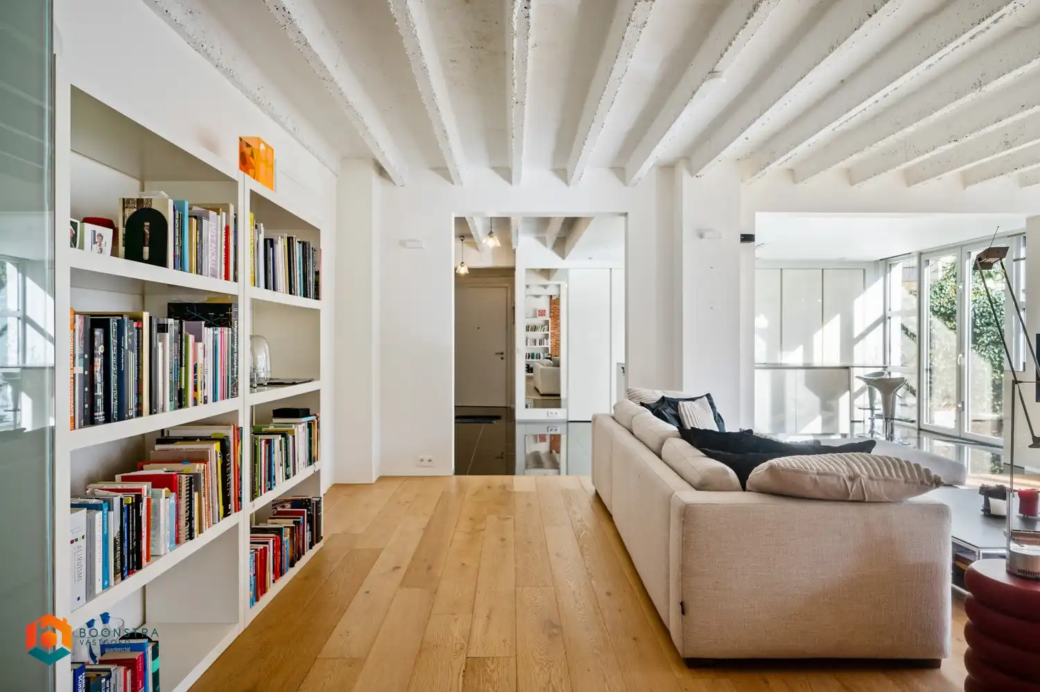 Exclusieve gelijkvloerse loft met 2 slpkrs, terras en staanplaats foto 17