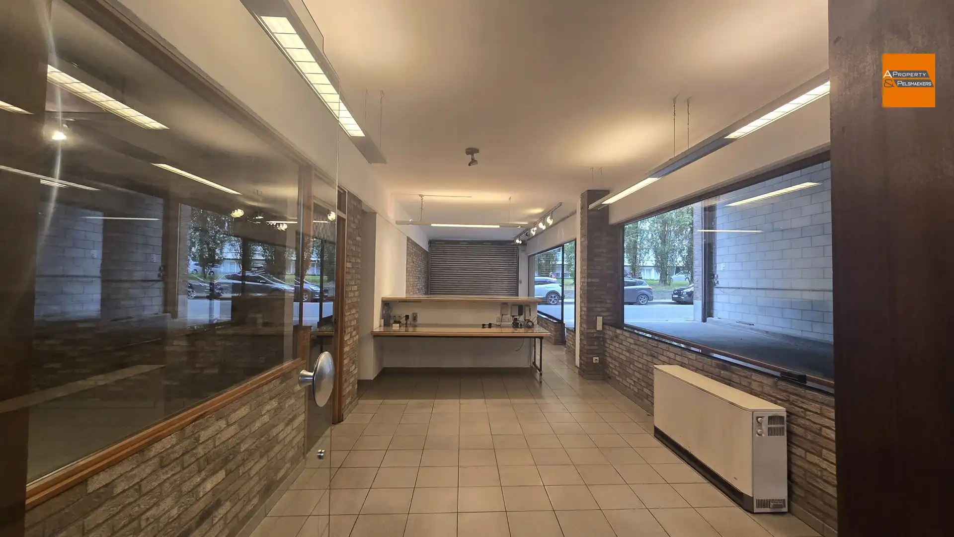 Groot Magazijn/Atelier (1050 m²) met Kantoorruimte (140 m²) te Laken (Mutsaard) foto 17