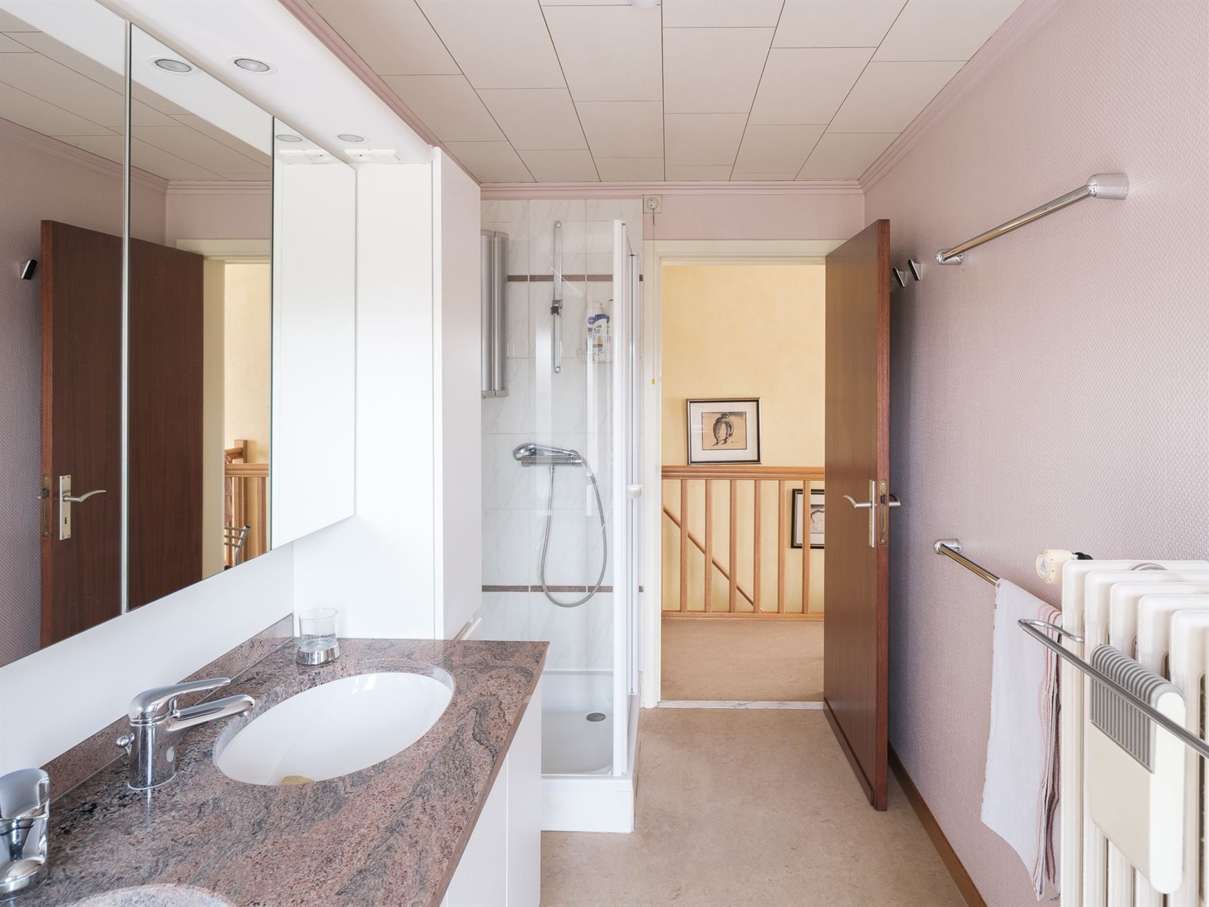 Solide & ruime woning  foto 13
