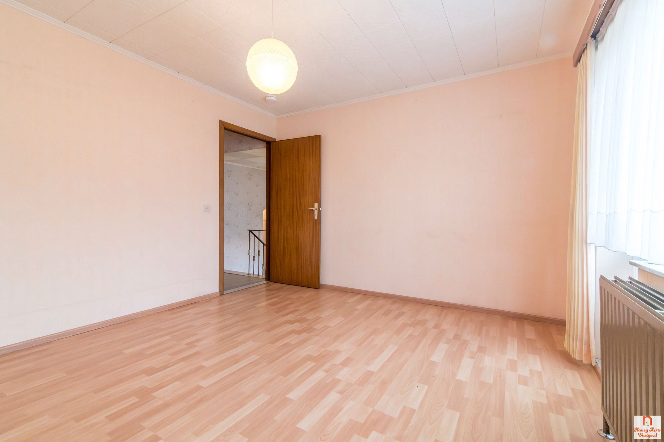 Split-level woning met grote tuin en vrij uitzicht foto 21