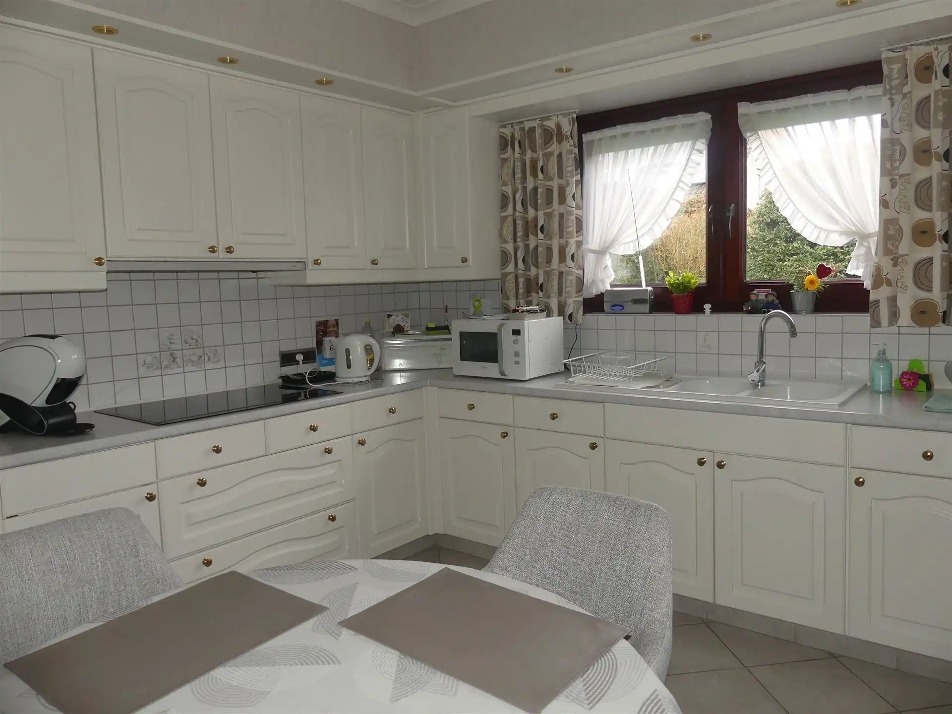 Ruime en rustig gelegen open bebouwing met 3 slaapkamers foto 5