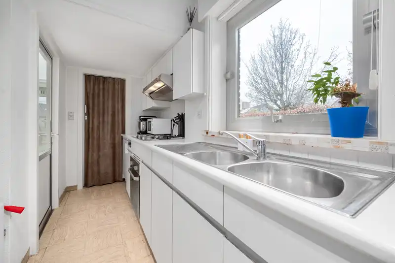 Roeselare : Op te frissen hoekwoning met gezellige tuin  voorzien van 3 slaapkamers&nbsp;en veel potentieel. foto 5