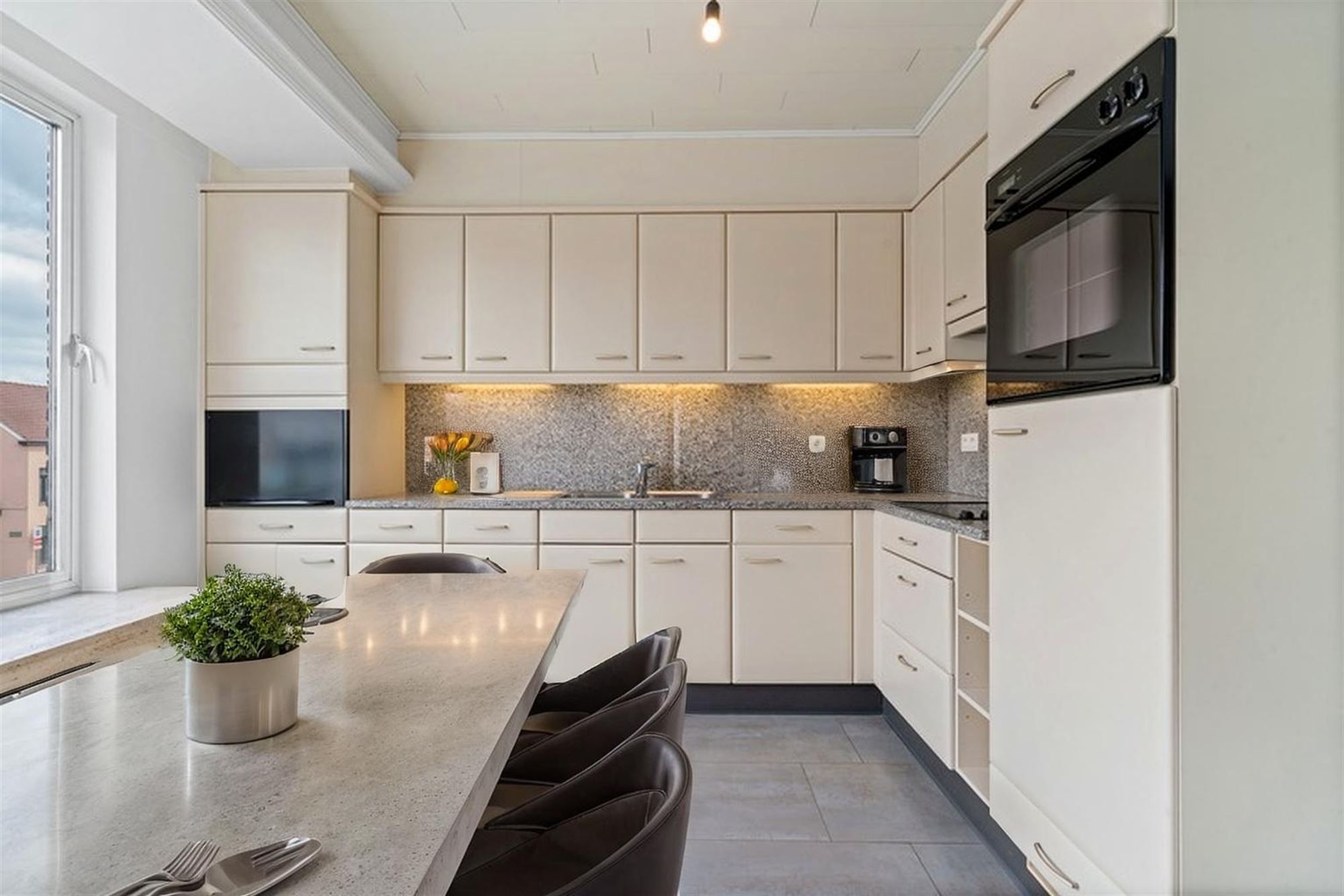 Ruim en centraal gelegen appartement met 2 slaapkamers  foto 2