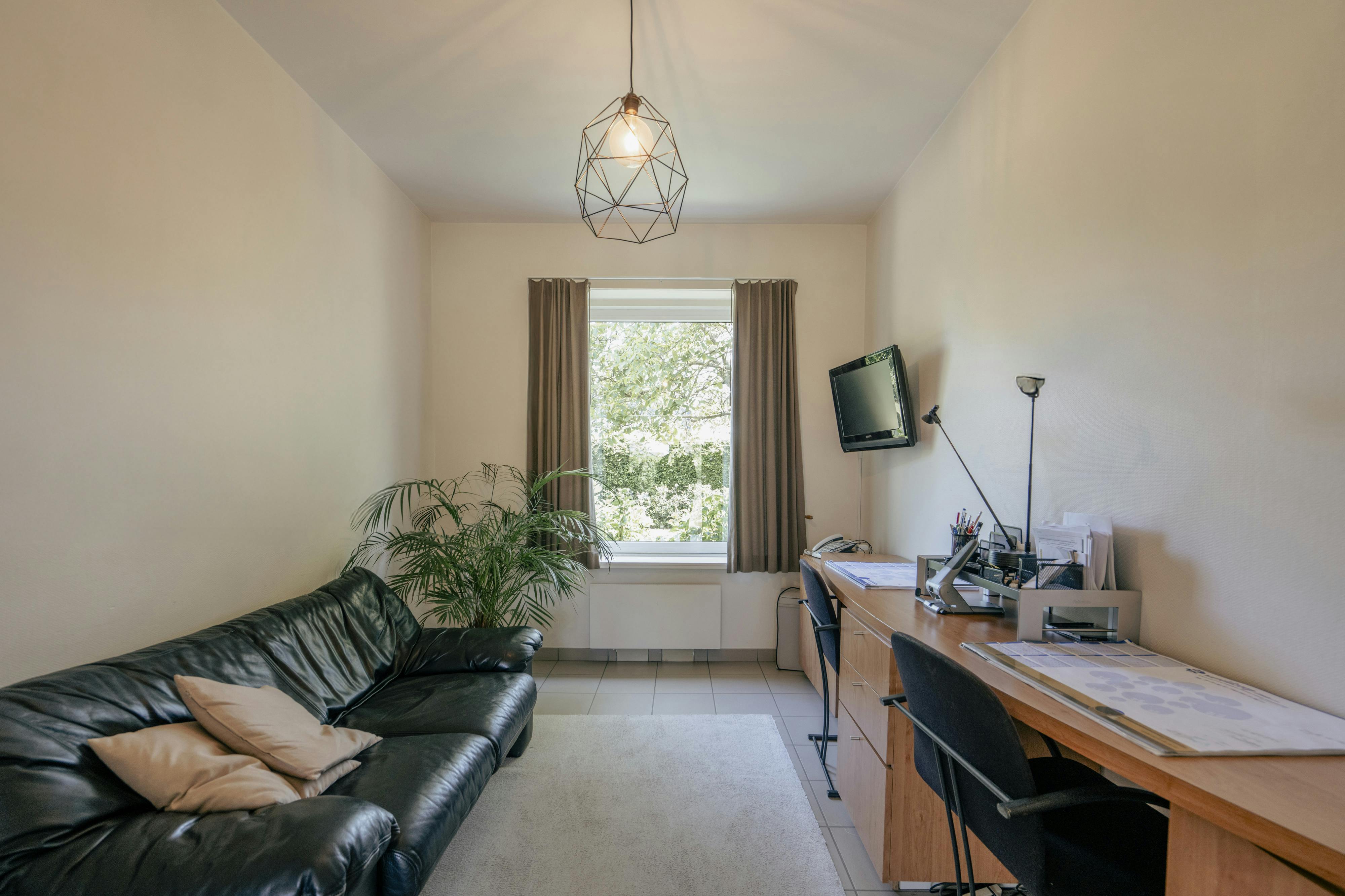 Unieke villa te koop op topligging in hartje Waregem  foto 8