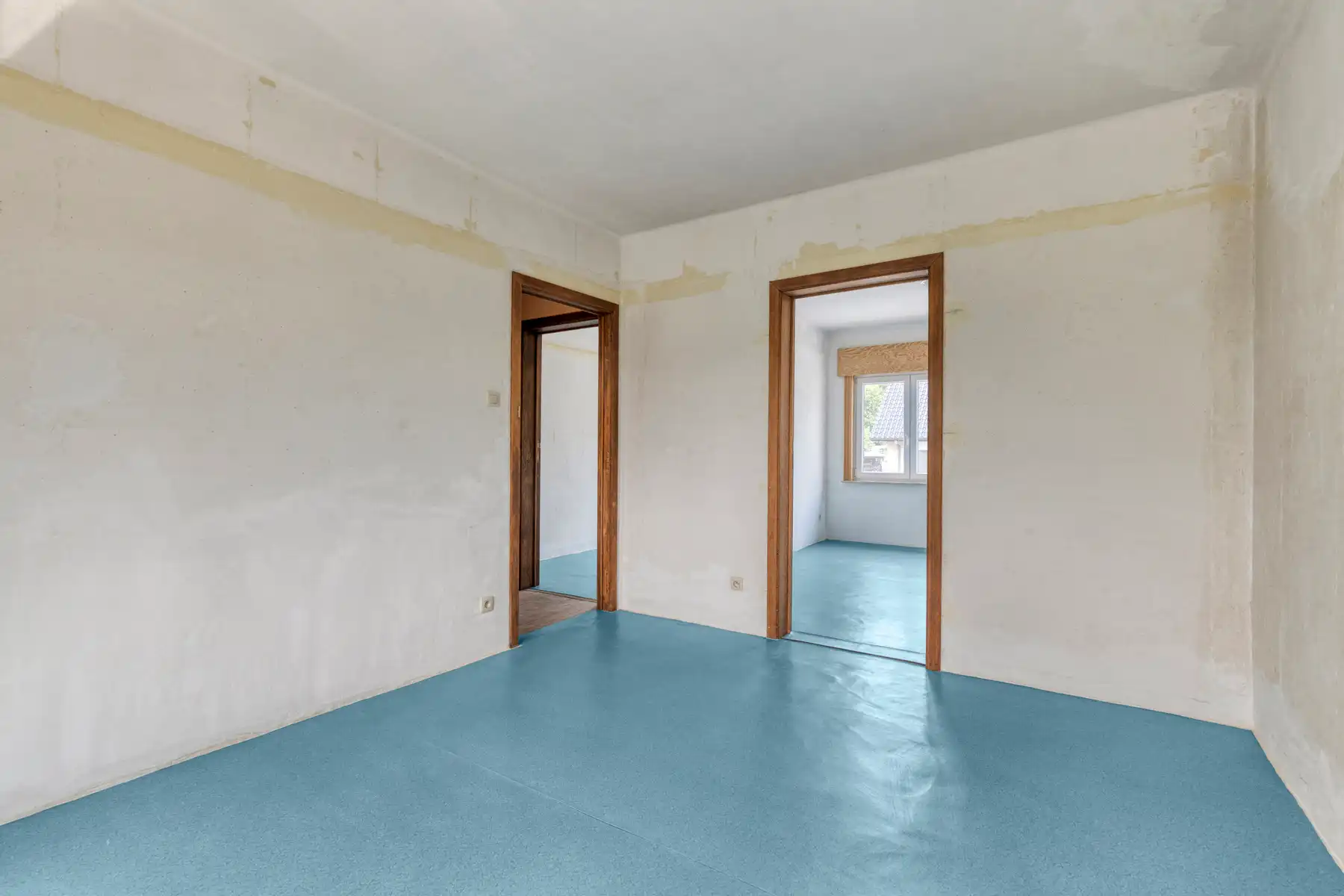 Deels te renoveren lichtrijke driegevelwoning  foto 15