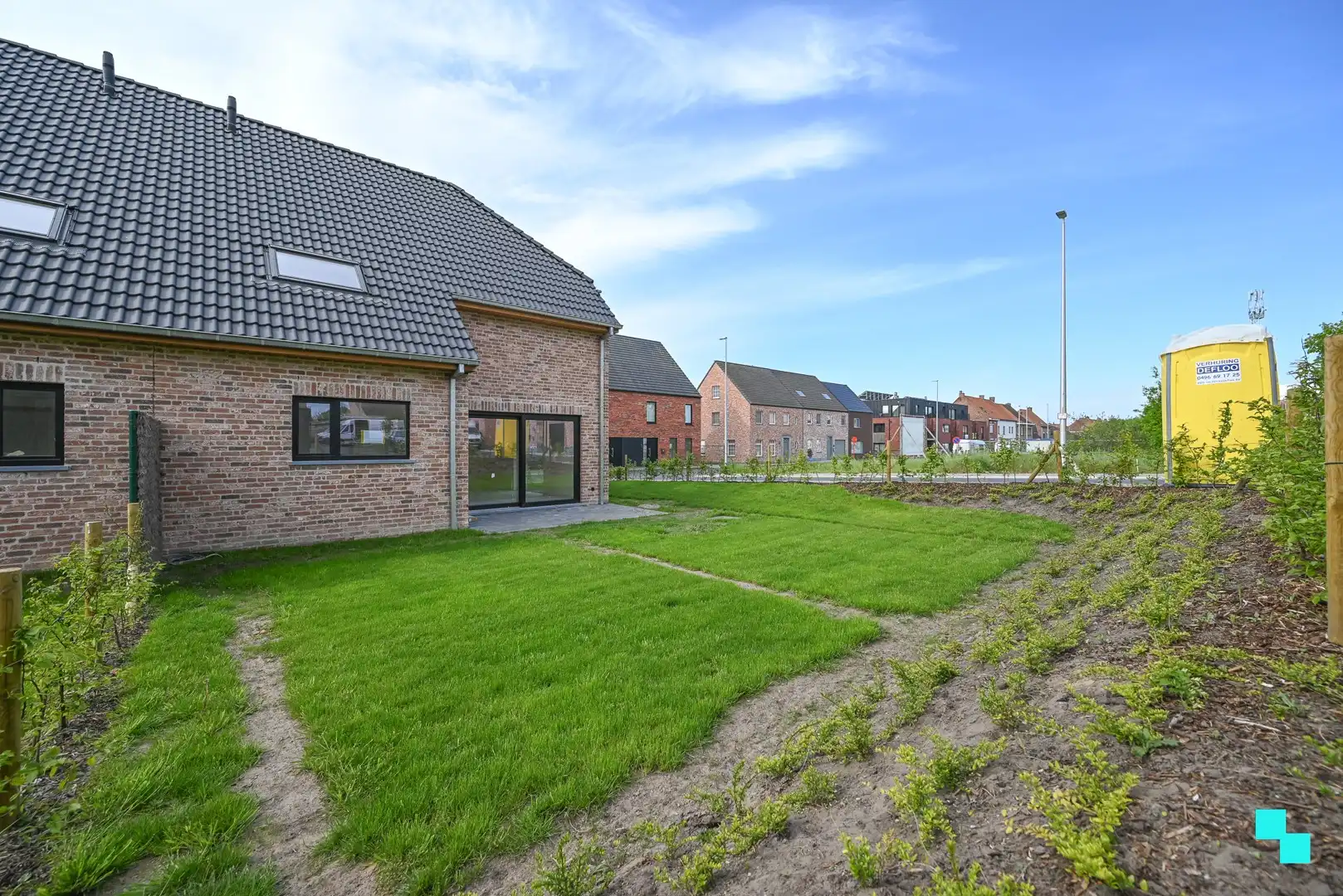 Verrassend ruime nieuwbouwwoningen te Ledegem foto {{pictureIndex}}