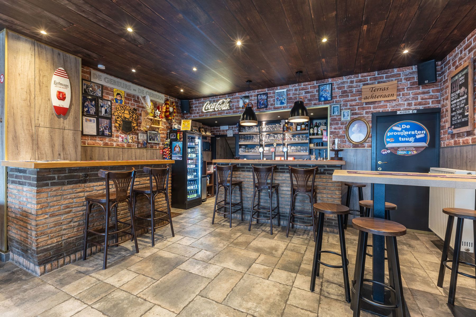 Gunstig gelegen handelswoning met ruim terras foto 2