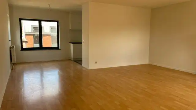 Ruim gerenoveerd appartement met 3 slaapkamers in half open bebouwing te Lier, duplex, 140m², 1 badkamer, gerenoveerd in 2026 foto 7