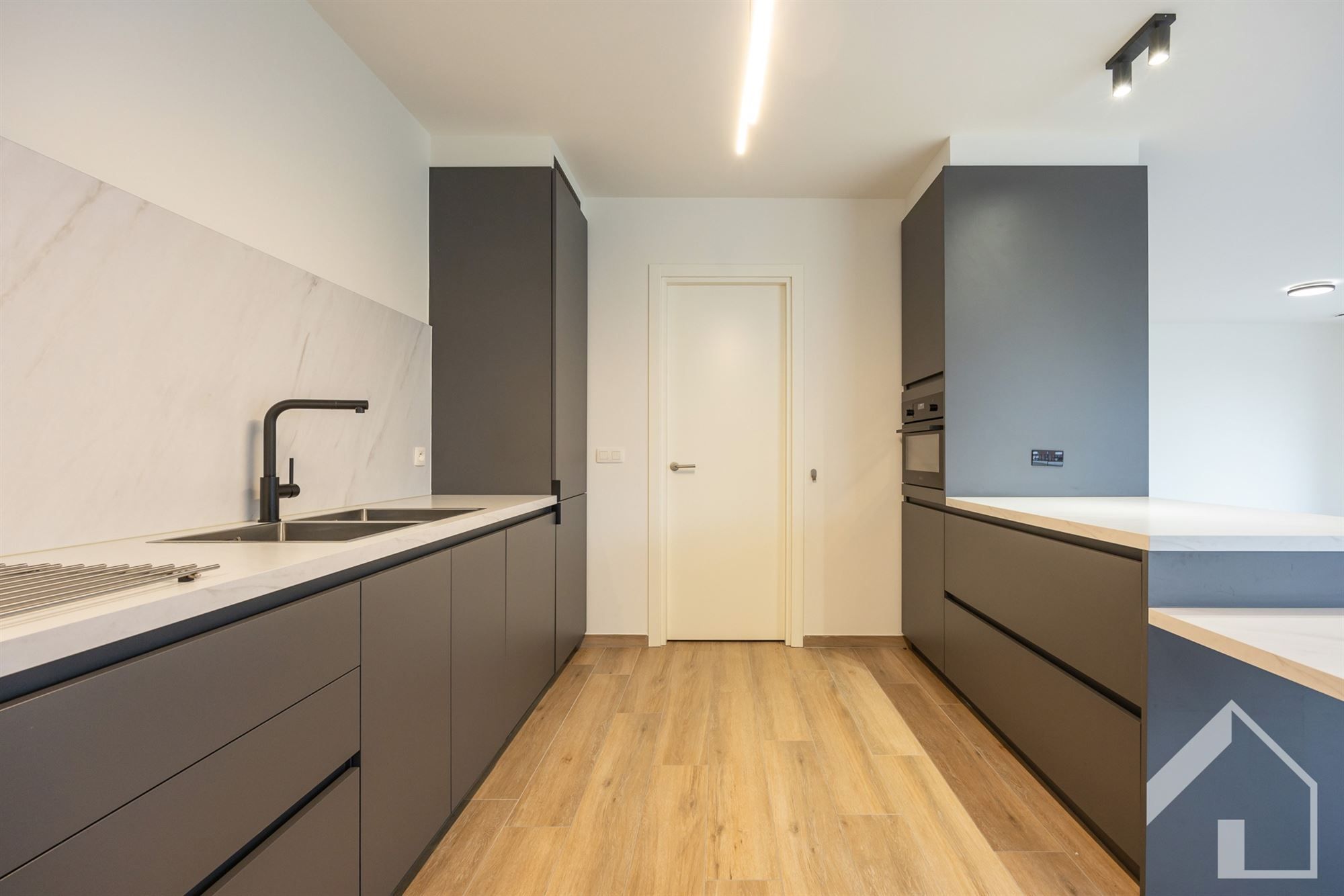 Prachtig en ruim appartement met lift! foto 8