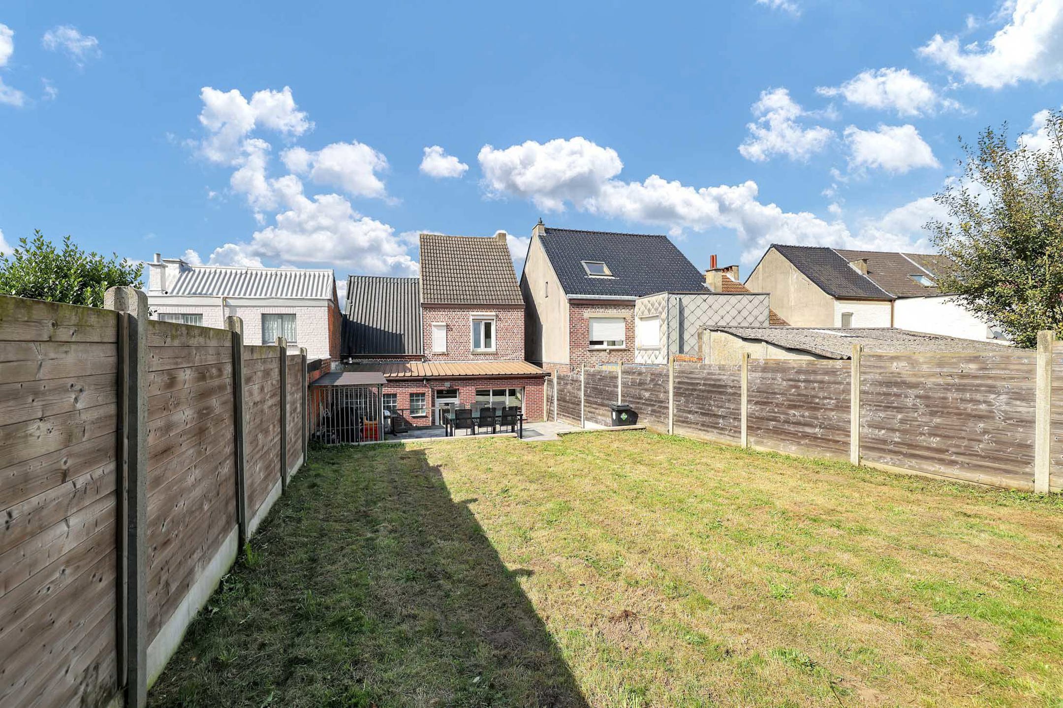 Instapklare woning met ruime garage en tuin foto 19