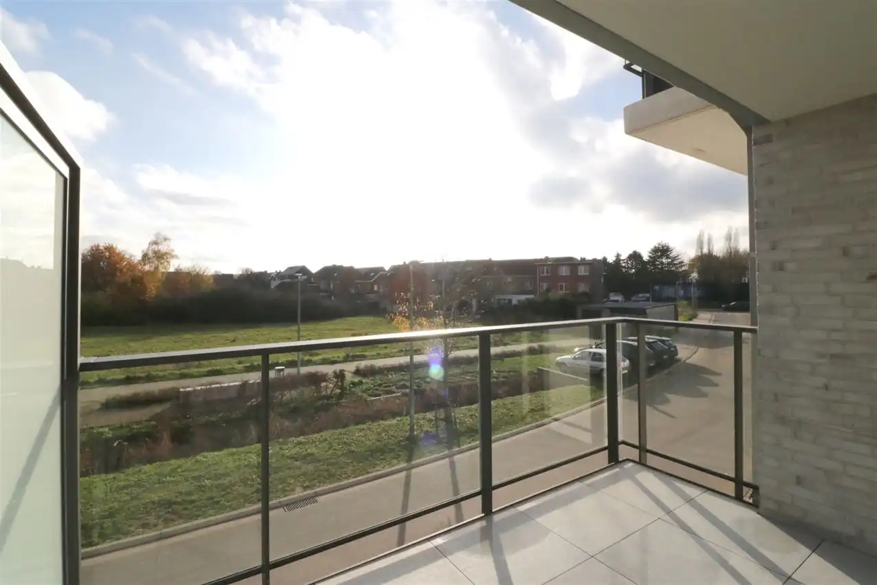 Zonnig appartement, zuidterras, twee slpk, autostaanplaats op gunstige locatie foto 11