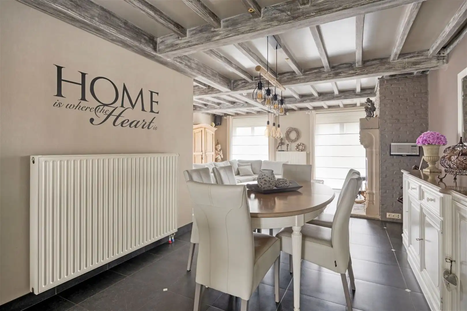 Goed onderhouden en mooi afgewerkte woning op een toplocatie te Oostakker.  foto 7