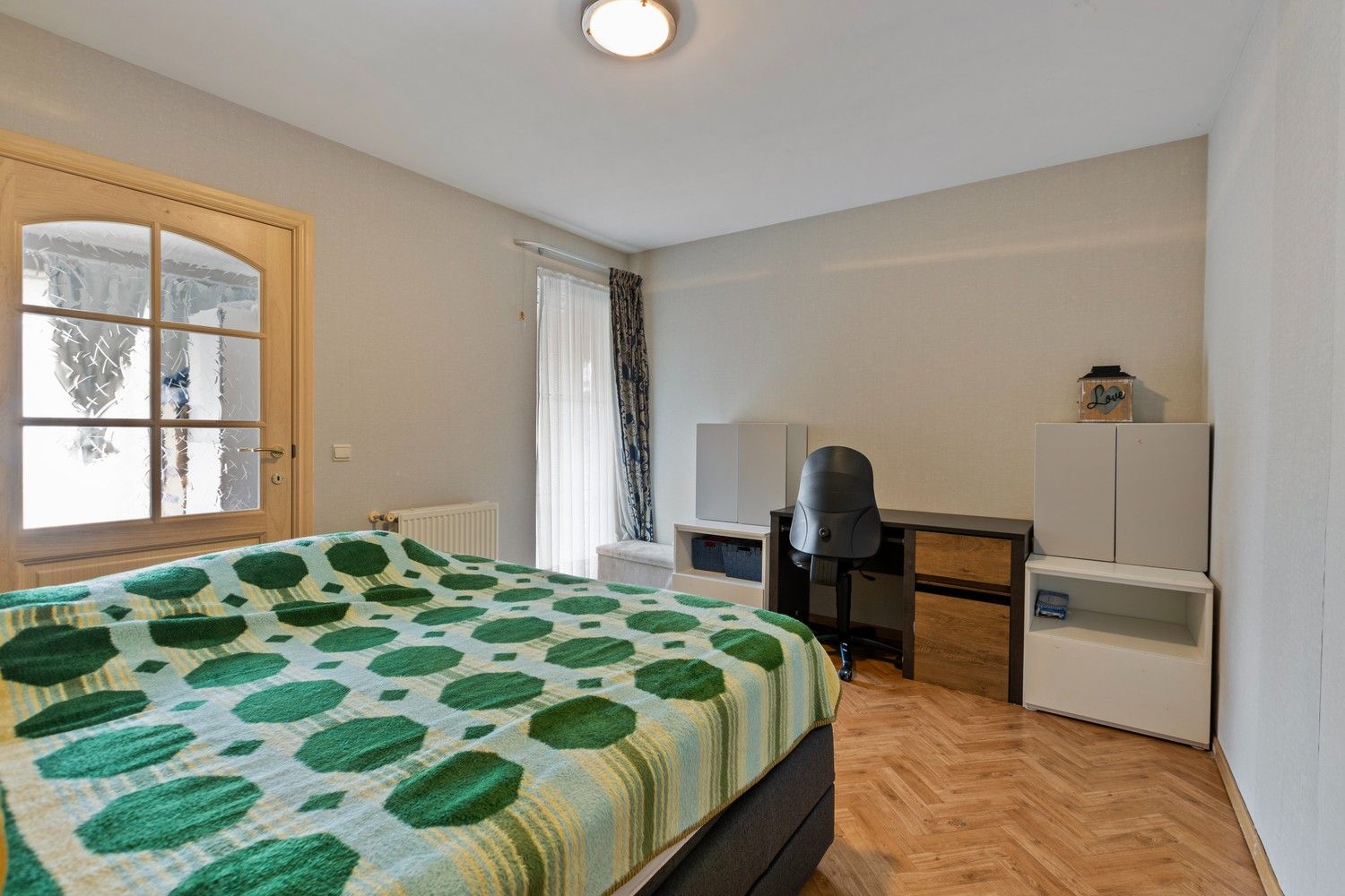 Gelijkvloers appartement met 2 slaapkamers en carport in hartje Pelt foto 10