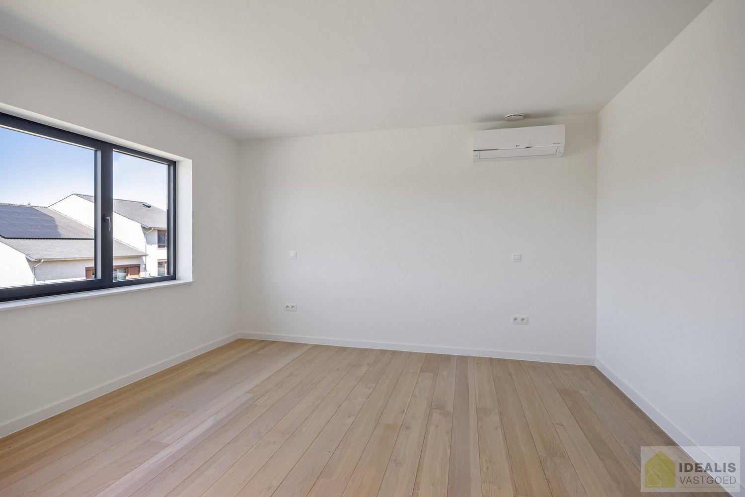 IDEALIS VASTGOED – Schitterend volledig vernieuwde woning (+- 220m²) met een heerlijke open leefruimte, 3 ruime slaapkamers, luxueuze badkamer, ruime wasplaats op een fijn zuid georiënteerd perceel! Dit heerlijke huis bevindt zich op een knap perceel van 8a 69ca in een heerlijk rustige en groene omgeving! - EEN MUST VISIT! - foto 17