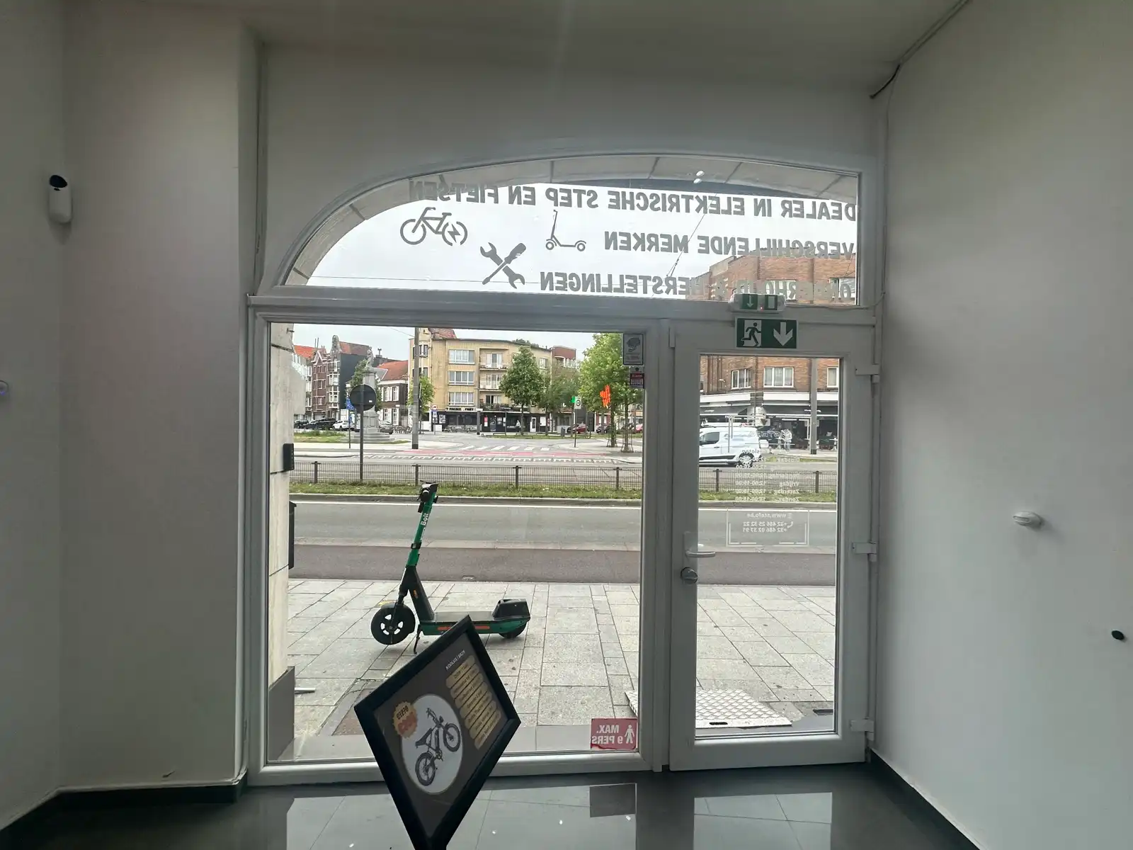 Commercieel gelijkvloers met stabiele huurder op topligging foto 3