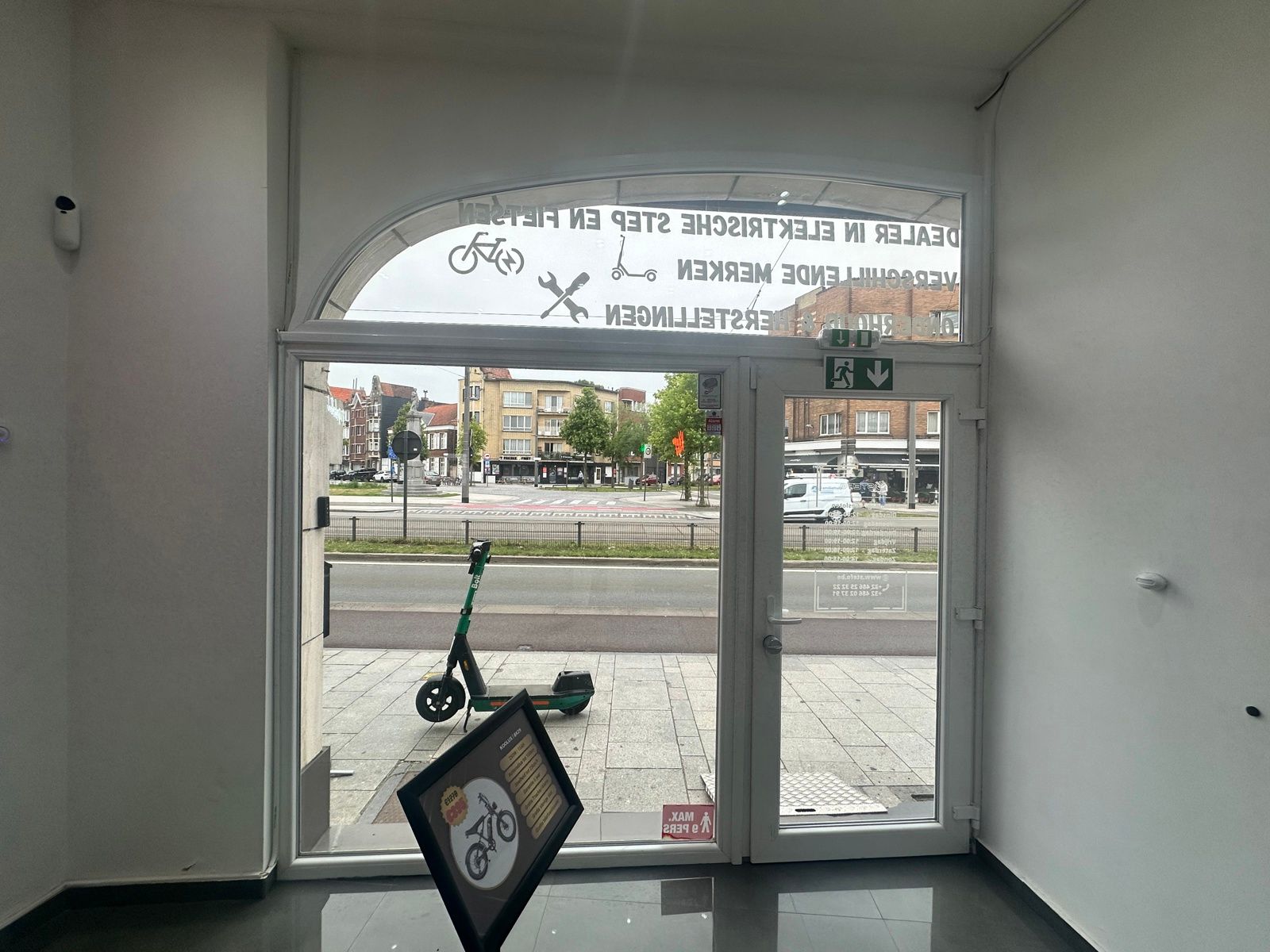 Commercieel gelijkvloers met stabiele huurder op topligging foto 3