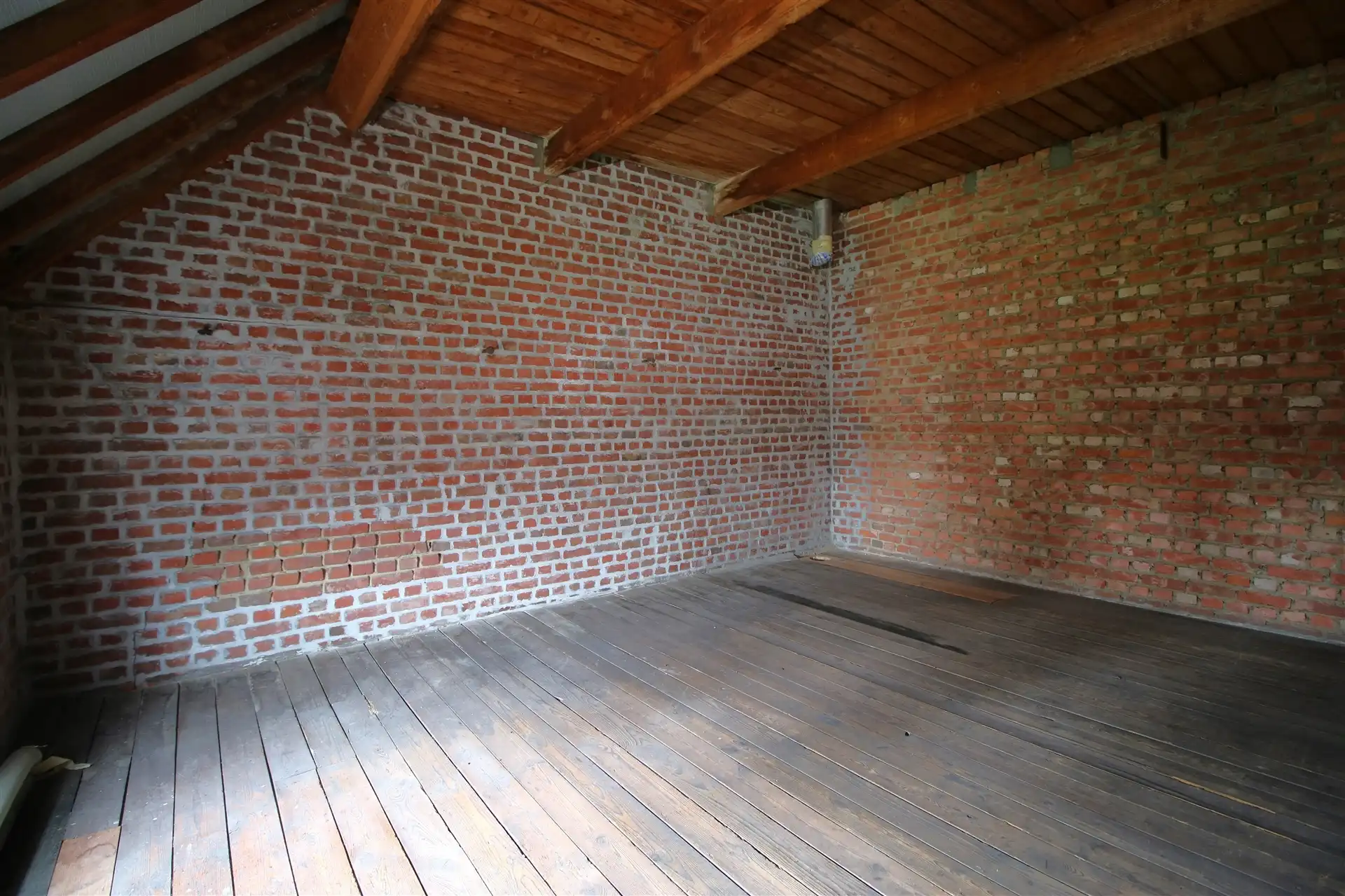 Te renoveren woning met tuin en garage foto 22