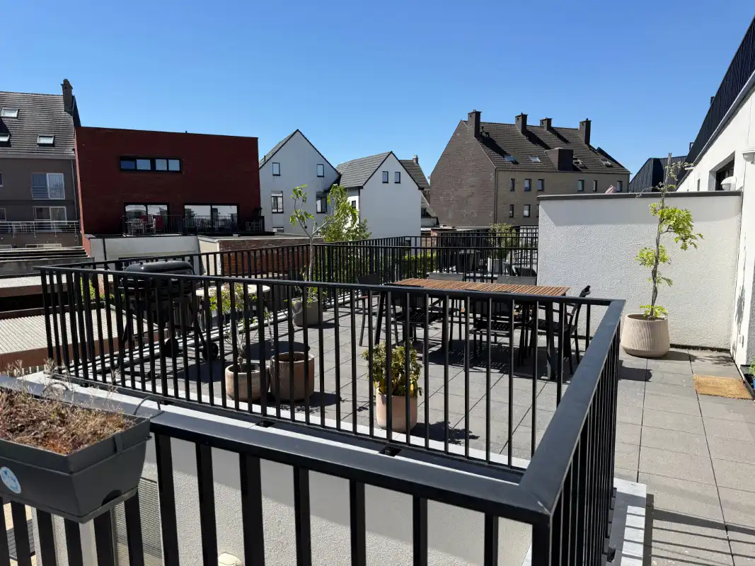 Recent appartement met twee slaapkamers met zeer groot terras en 2 autostaanplaatsen foto 13