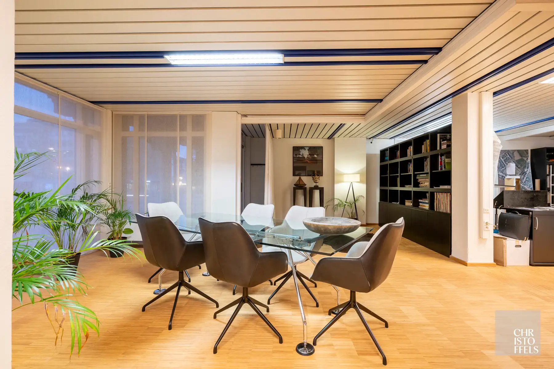 Stijlvolle kantoorruimte op uitstekende ligging in Genk centrum foto 6