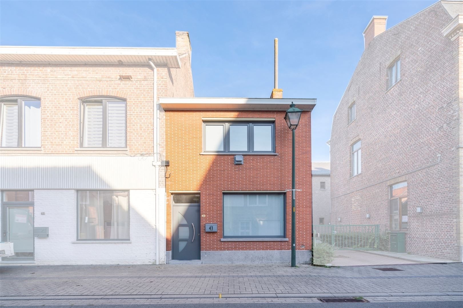 Huis met 2 garages foto {{pictureIndex}}