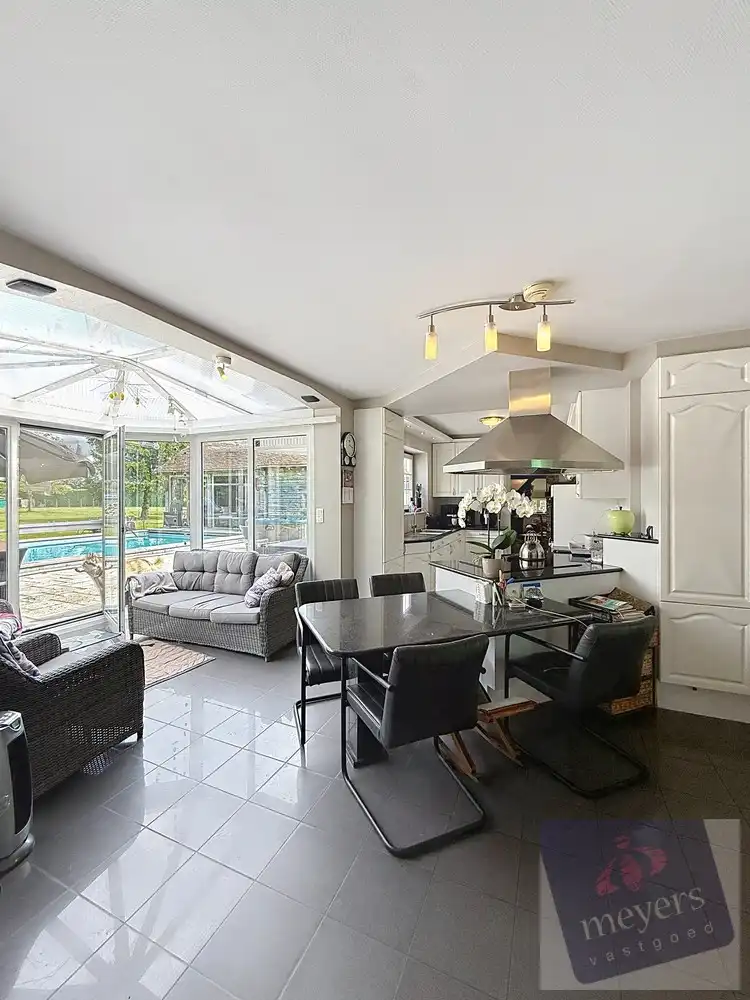 Exclusieve woning met zwembad en 1,2 ha privéterrein in Alken foto 10