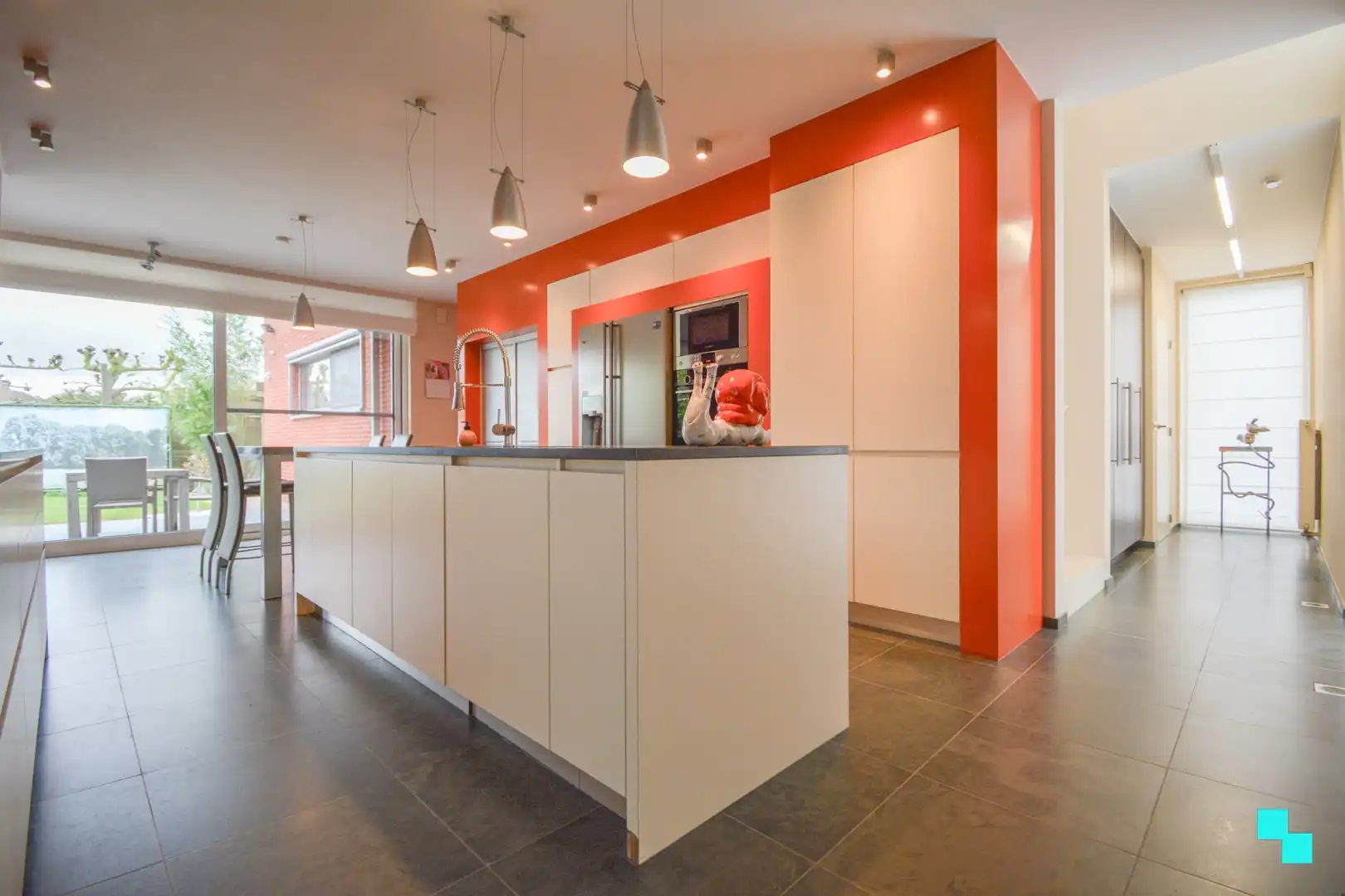 Bijzonder lichtrijke en verrassend ruime villa te Hooglede foto 11