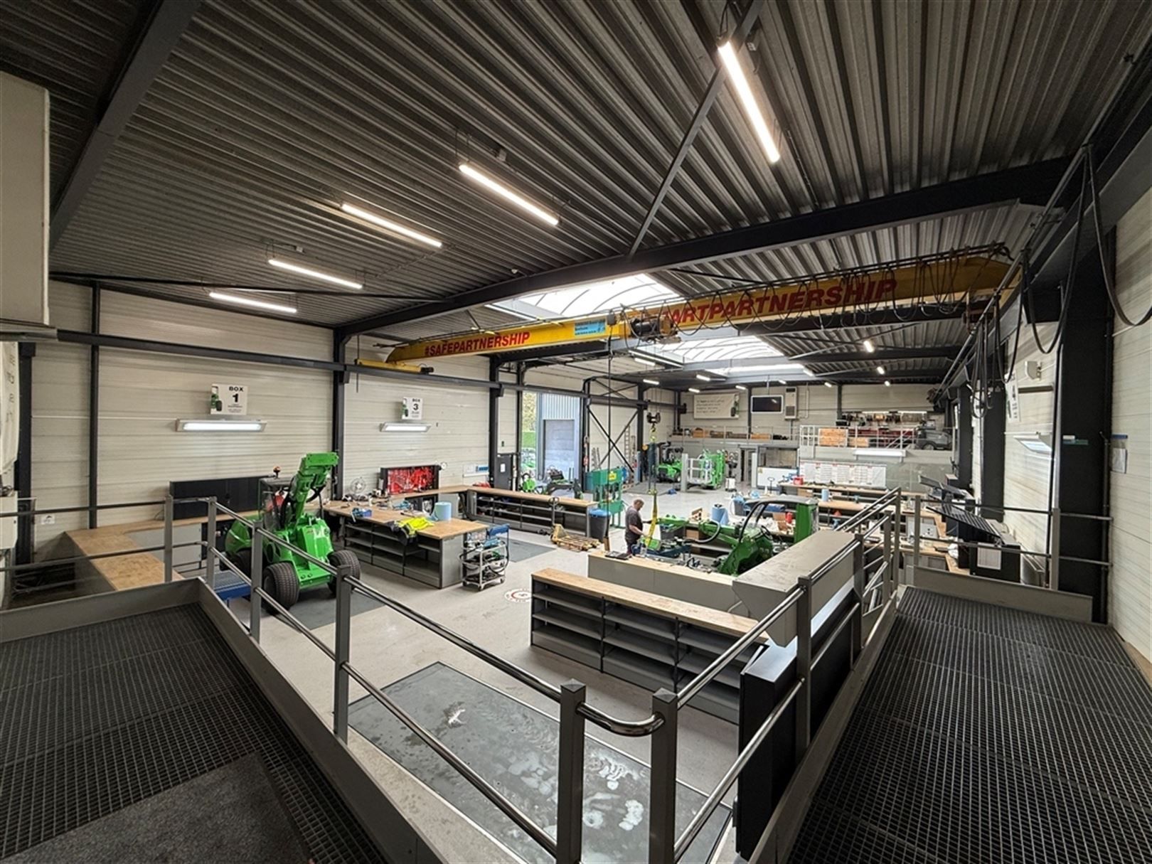 Industriële site met B2B-showroom te koop op zichtlocatie foto 10