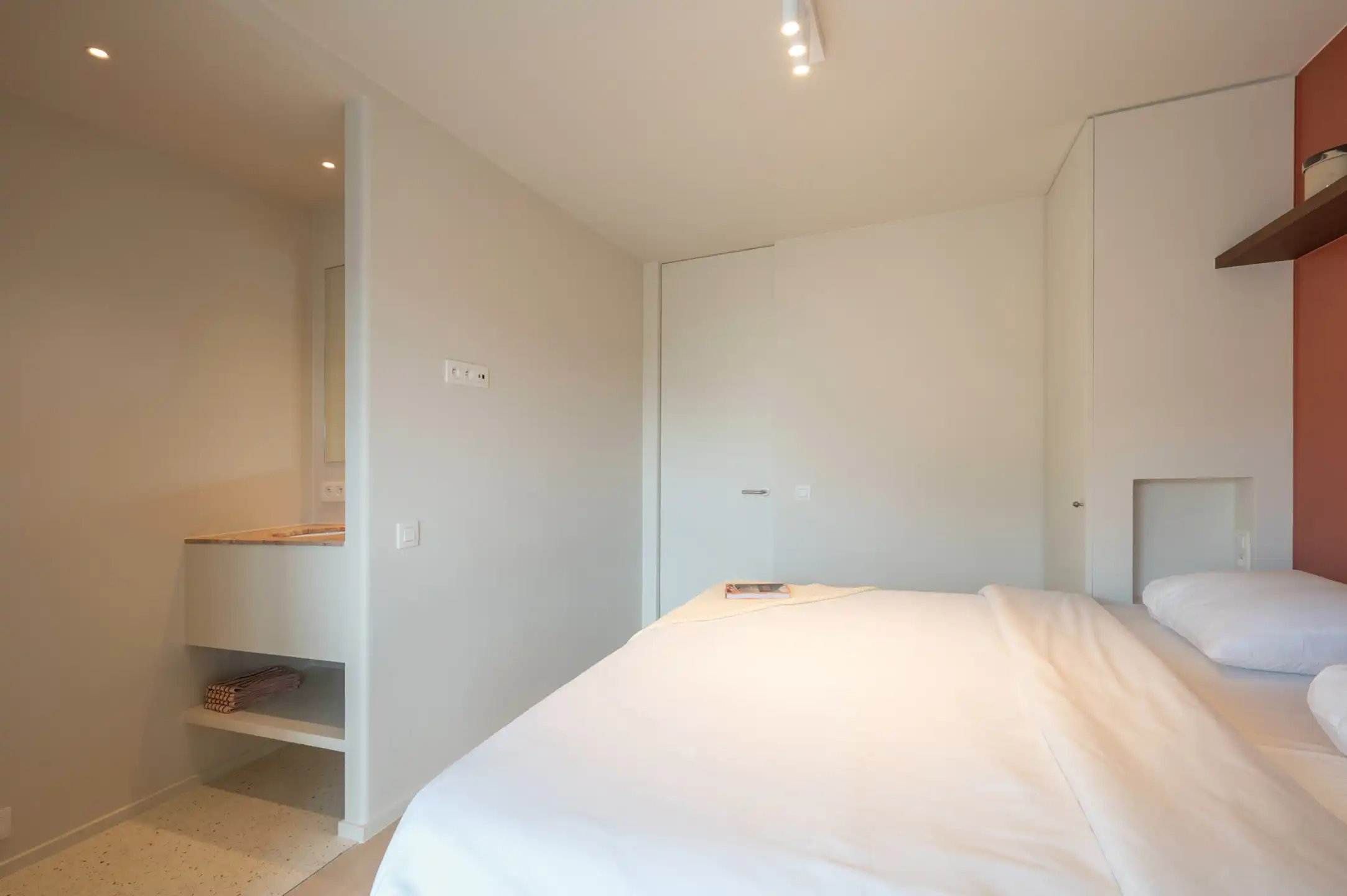 Lichtrijk gerenoveerd appartement op de Kustlaan in Knokke foto 19