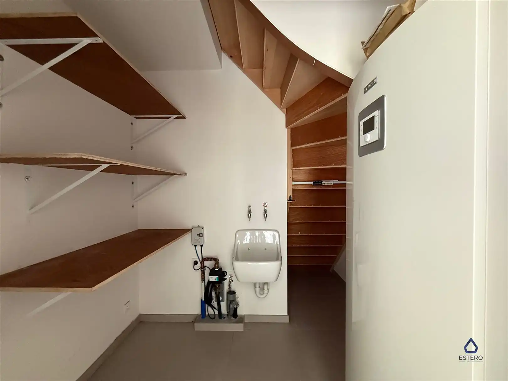 Nieuwbouwwoning met 4 slpk en carport foto 7