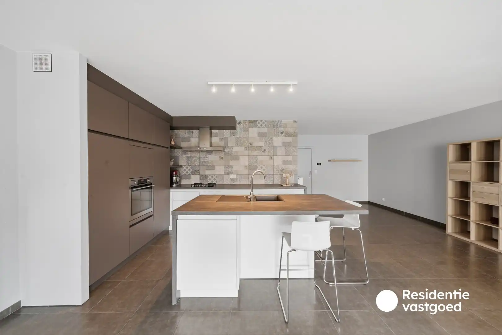 Recente en instapklare woning met 3 slaapkamers, garage en tuin te Zandvoorde! foto 9
