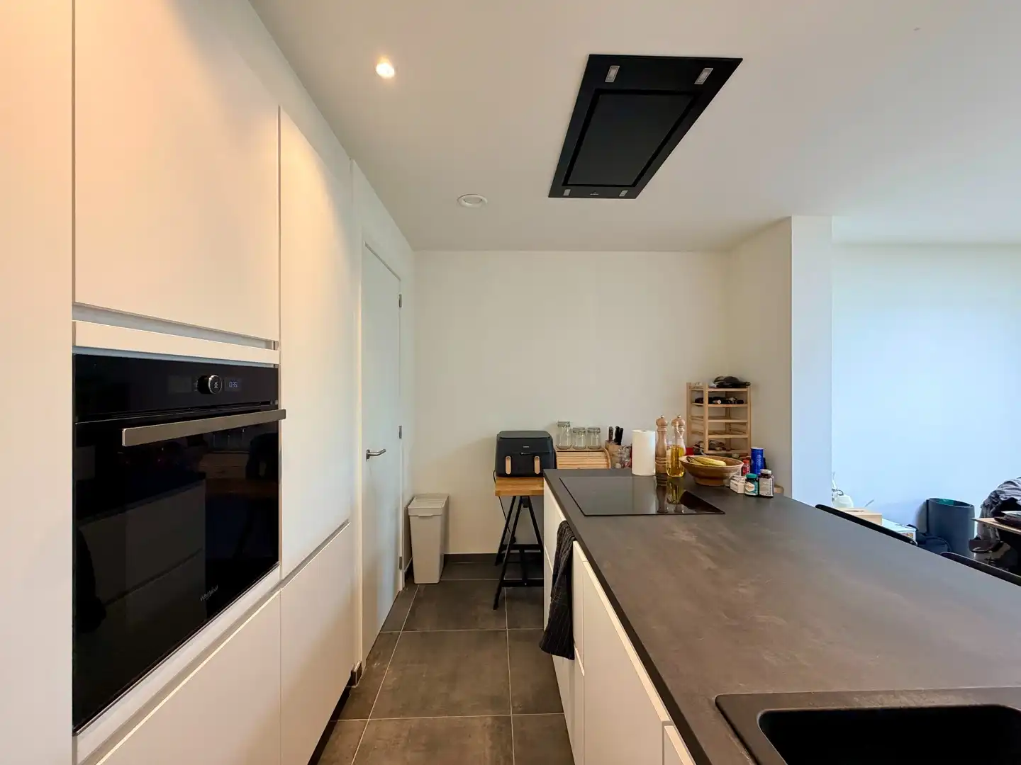 Gerenoveerde woning met drie slaapkamers & autostaanplaats te Roeselare! foto 2
