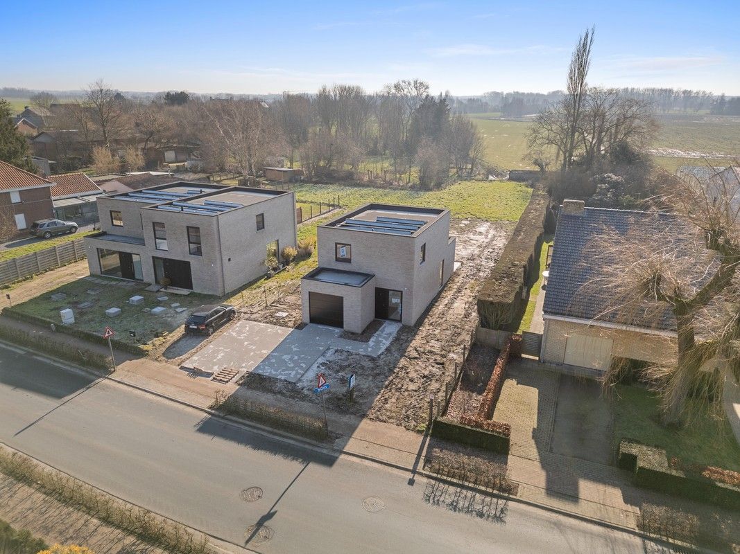 Alleenstaande nieuwbouwwoning op ruim perceel te Aalter foto {{pictureIndex}}